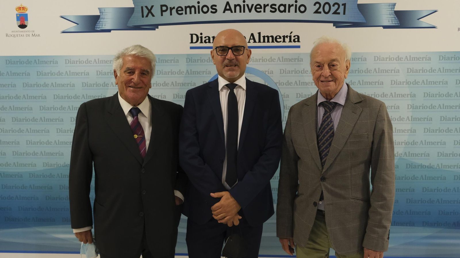 Luis Fernández Revuelta (a la izquierda) en la gala aniversario de Diario de Almería