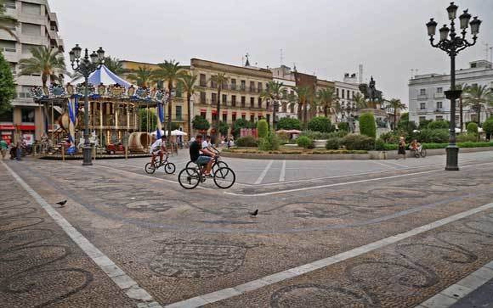 Imagen de ayer de la céntrica plaza del Arenal, donde terminará esta noche la actividad. /Miguel Ángel González