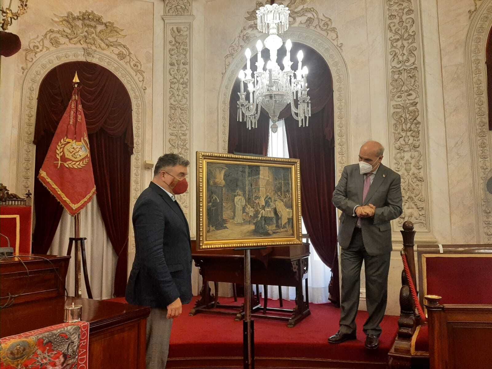 El concejal Paco Cano y el presidente del Consejo de Hermandades descubren el cartel de Corpus.