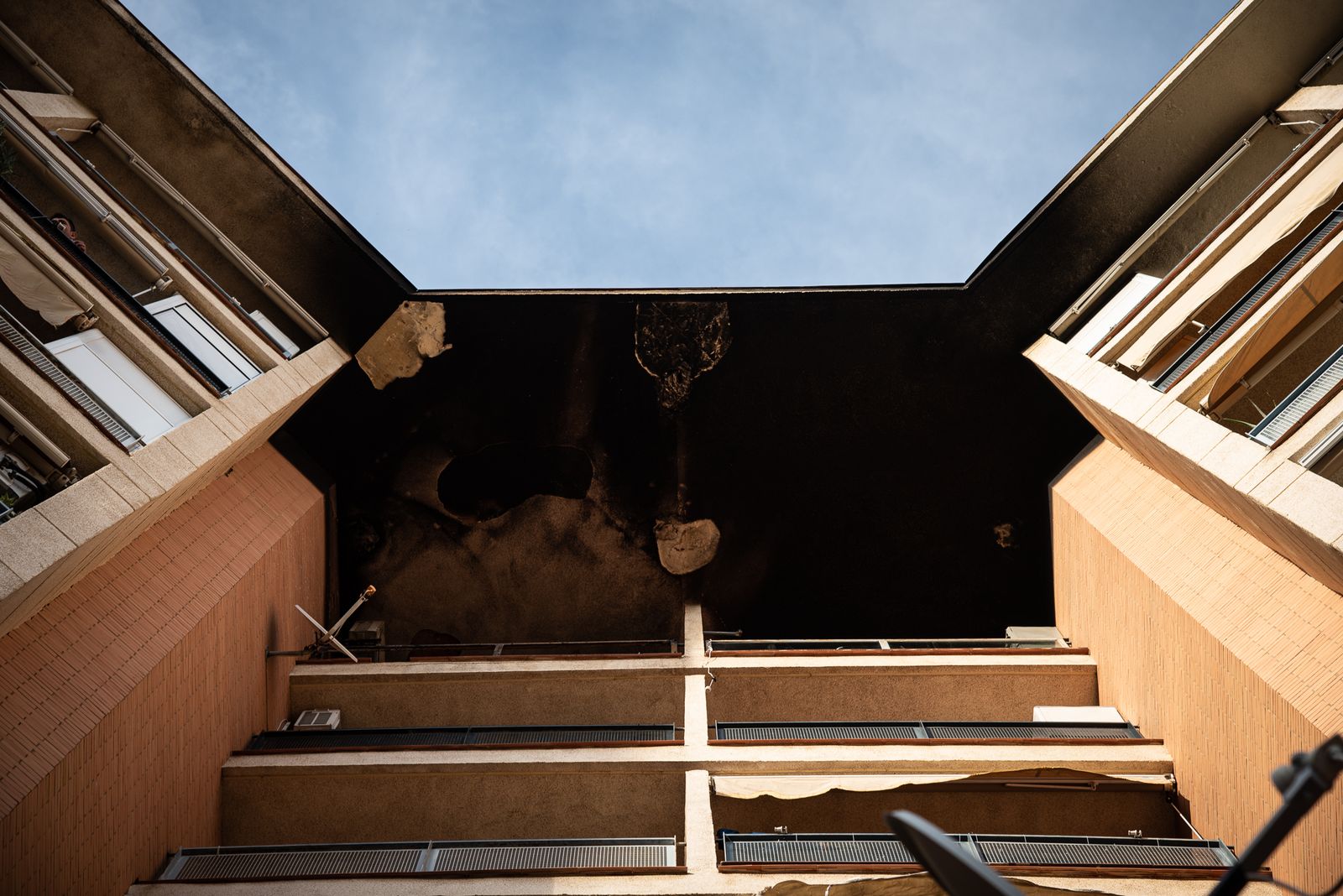 Imágenes del incendio en la plaza Corteconcepción de Huelva