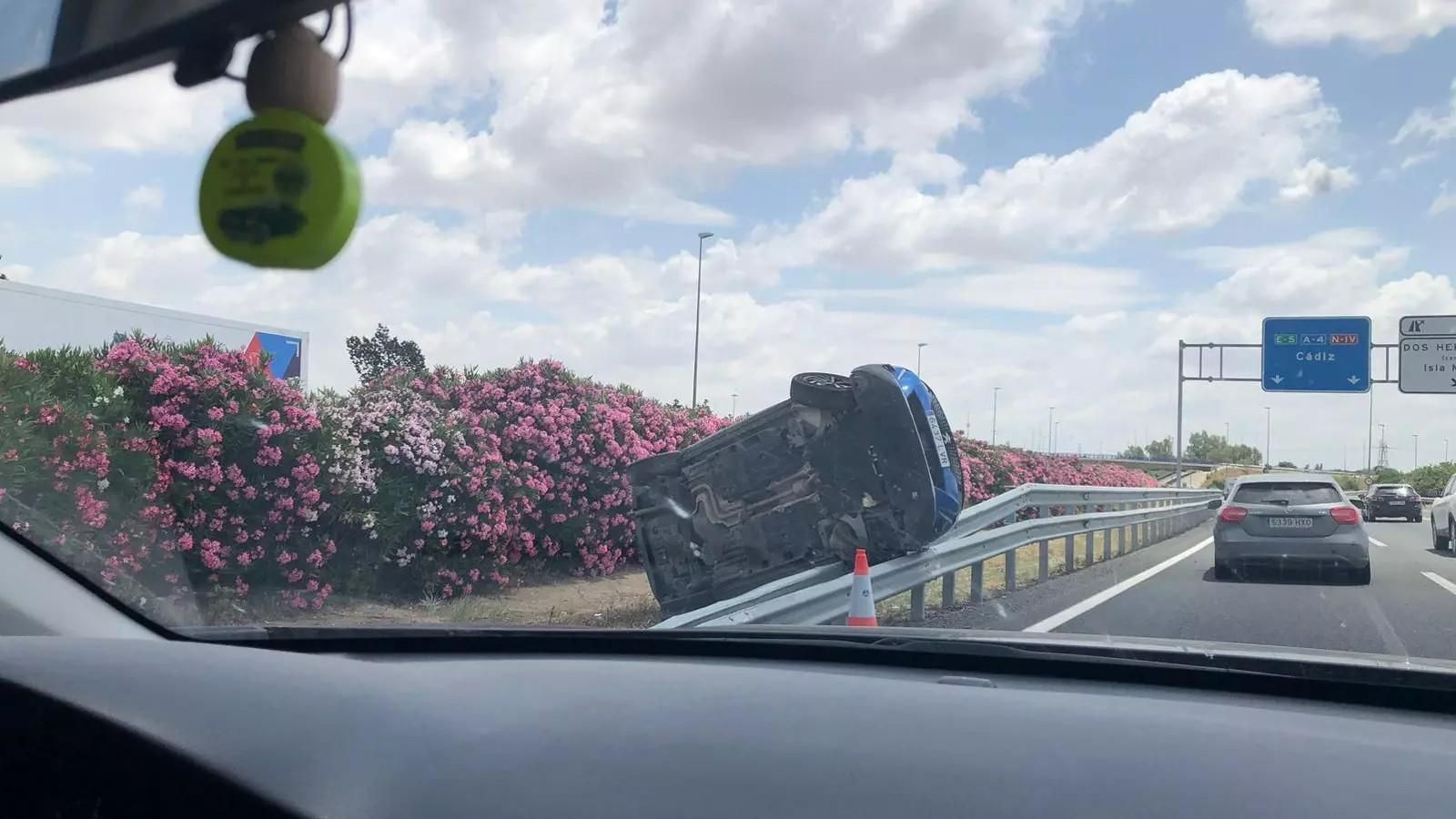 Un accidente en la carretera A-4 en Sevilla