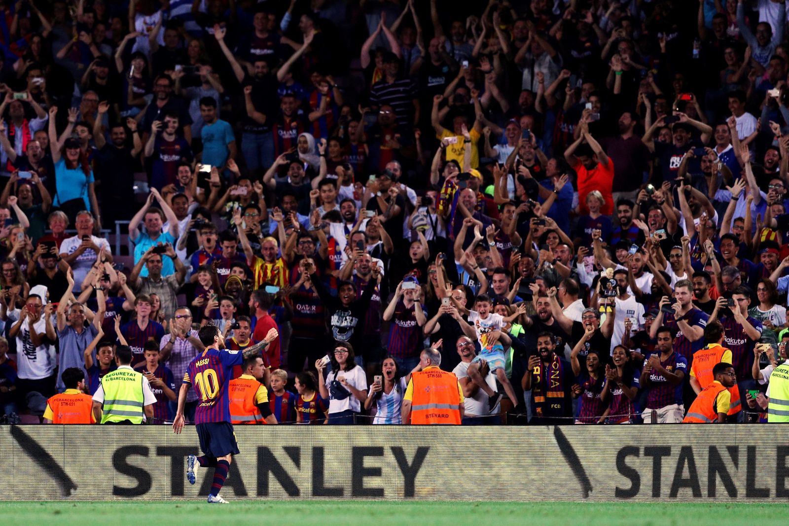 El Barcelona-Alavés, en imágenes