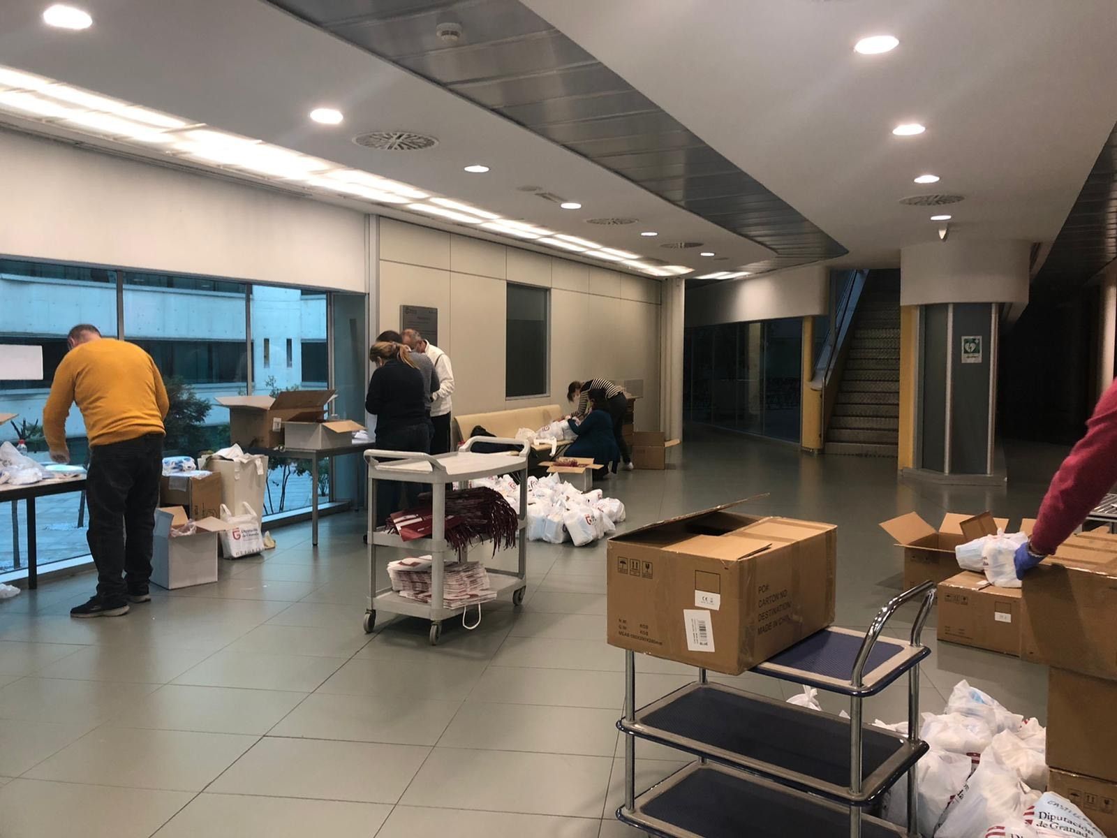 La Diputación distribuye 100.000 mascarillas para la ayuda a domicilio en municipios de Granada