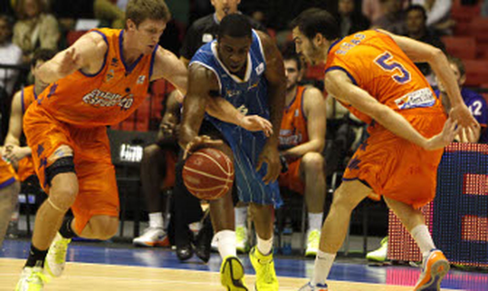 Orgulloso en la derrota (73-82)