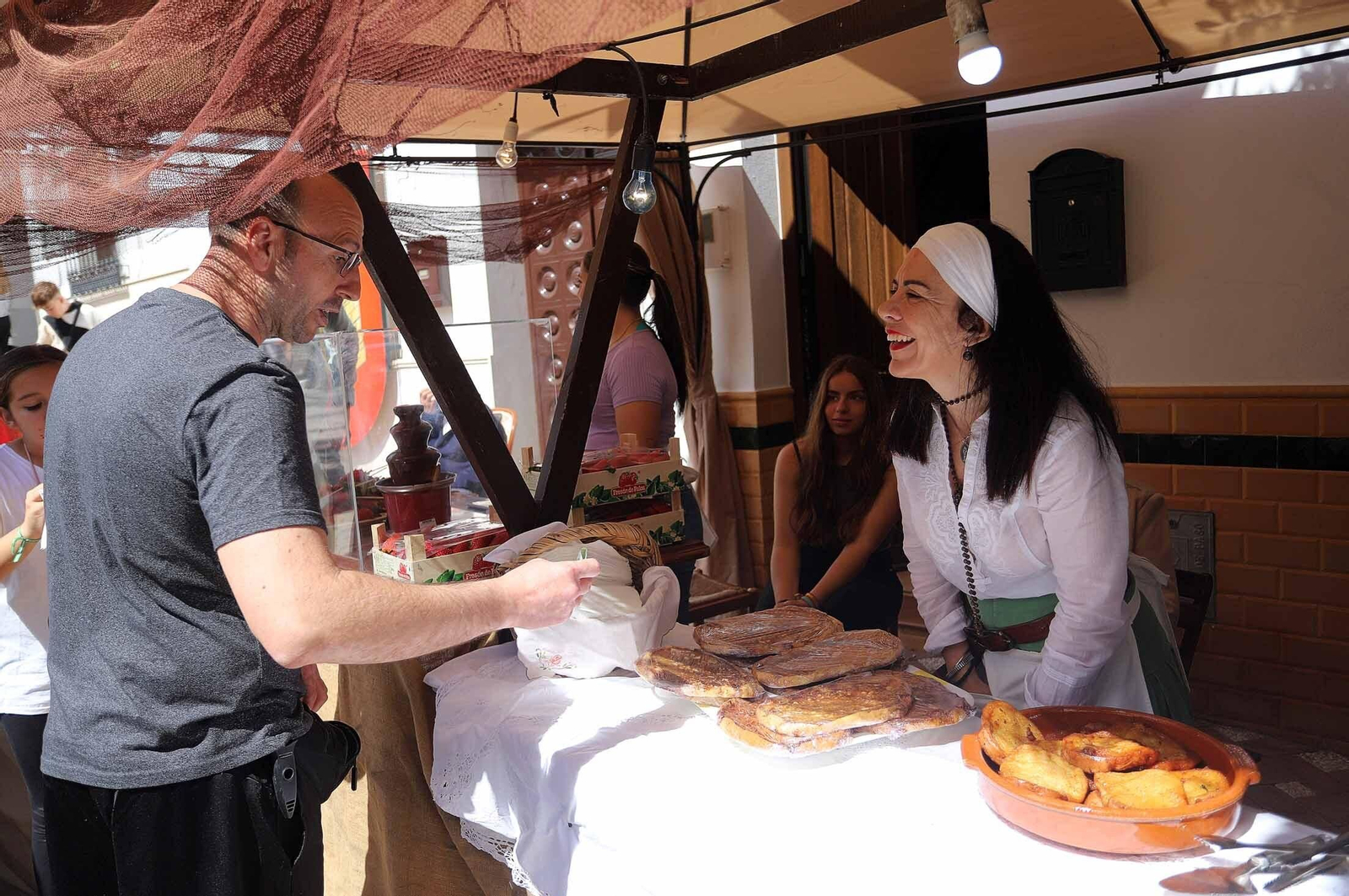 Imágenes del gran ambiente en la Feria Medieval de Palos de la Frontera, Huelva
