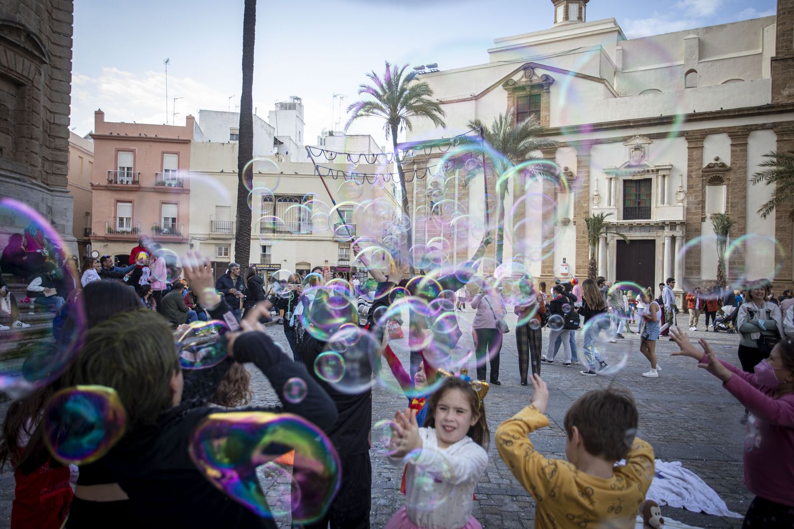 Imágenes del domingo de Carnaval ilegal en Cádiz