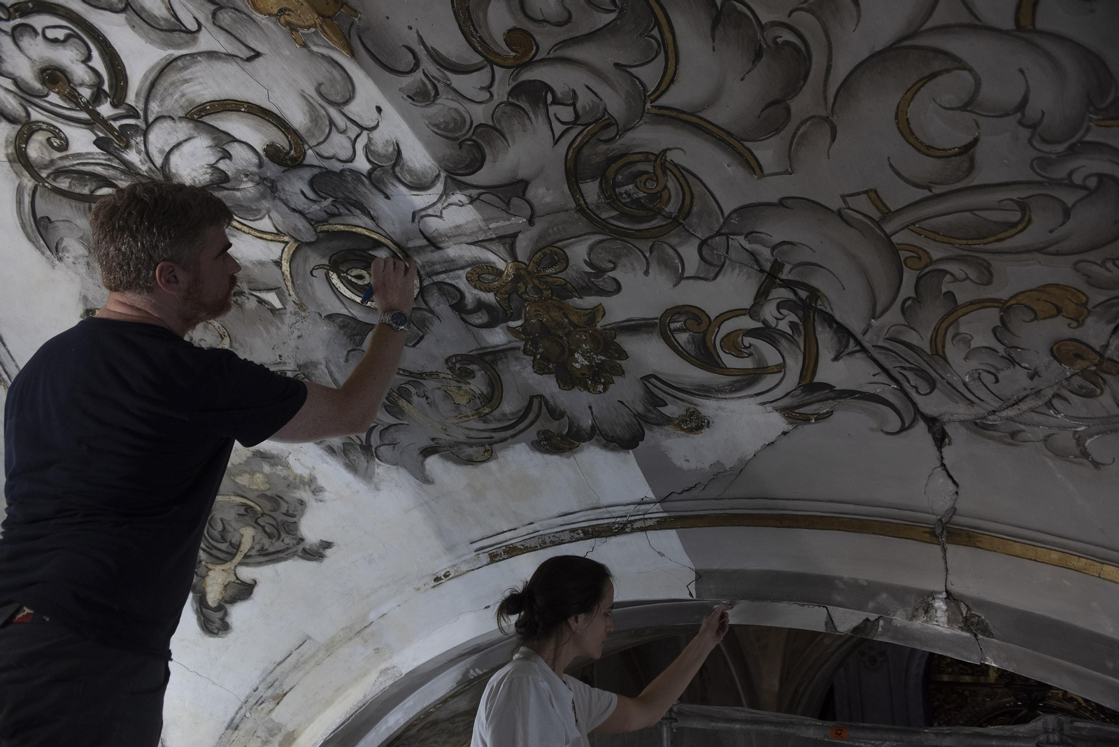 Todas las imágenes de la restauración de las pinturas en la Parroquia de la Magdalena
