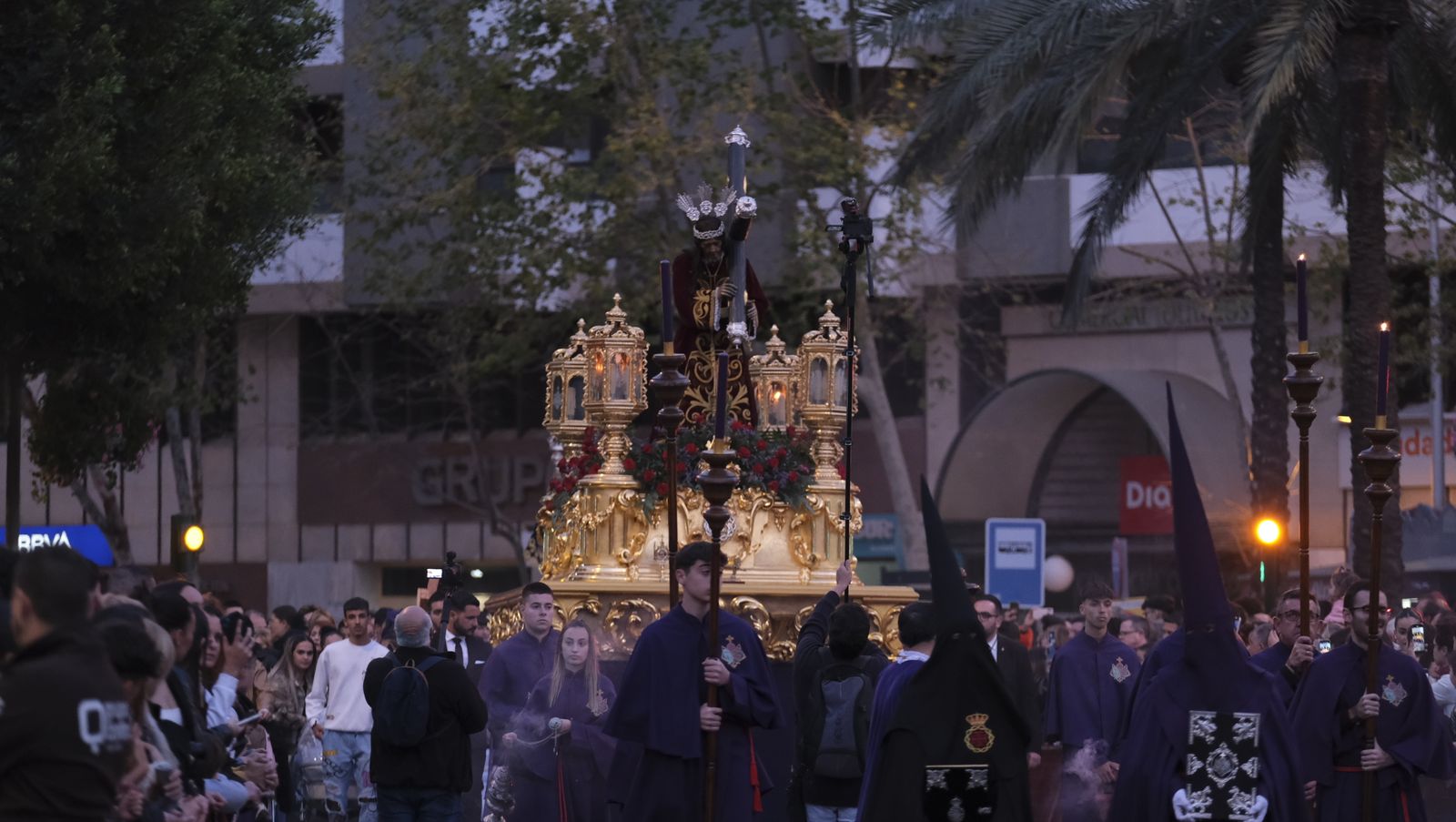 La procesión del Encuentro por las calles de Almería, en imágenes