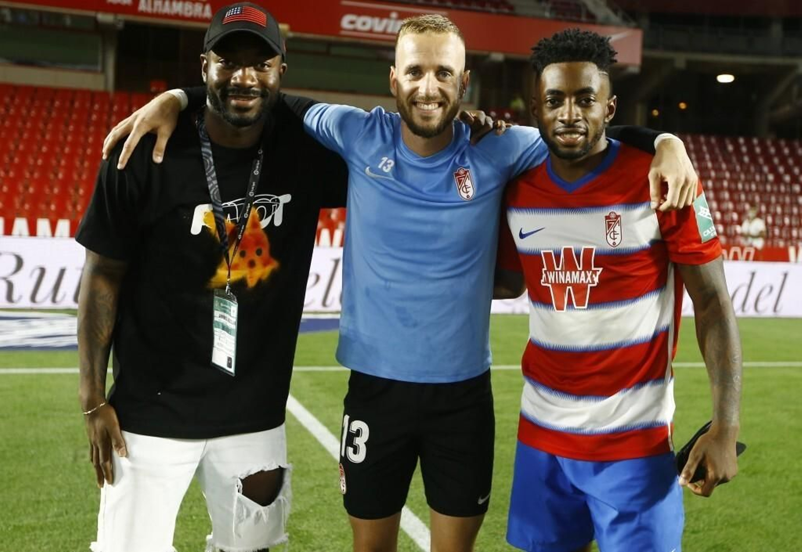 Neyder Lozano, a la izquierda, junto a Aarón y Eteki, todos ellos exjugadores rojiblancos.