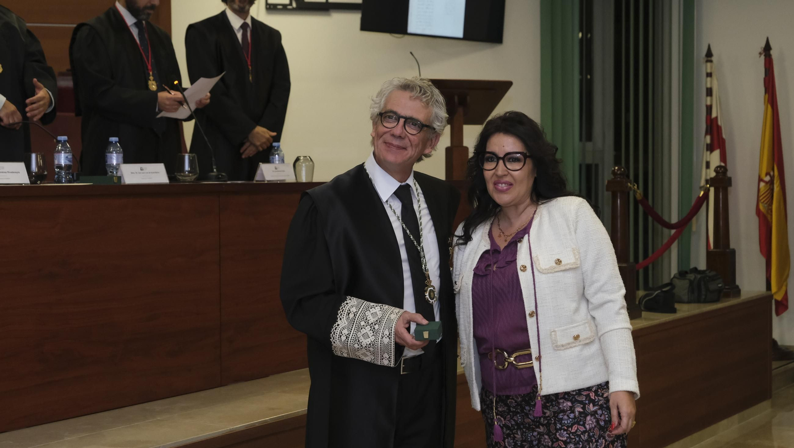 Entrega de insignias de 25 años de colegiado en el Colegio de Abogados de Almería, en imágenes