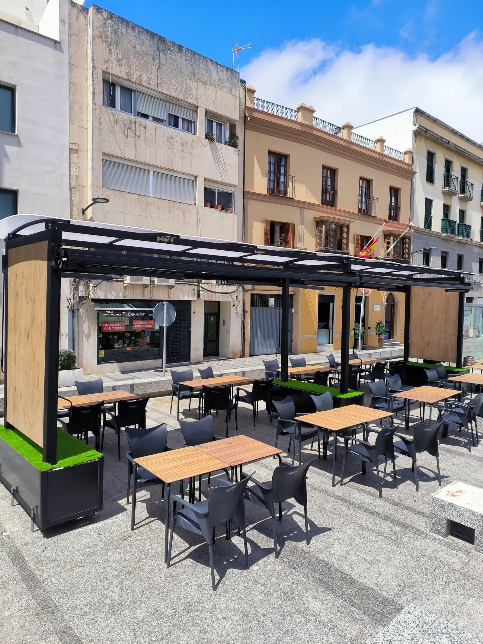 Terraza del restaurante 'El Vagón', en el centro de Algeciras