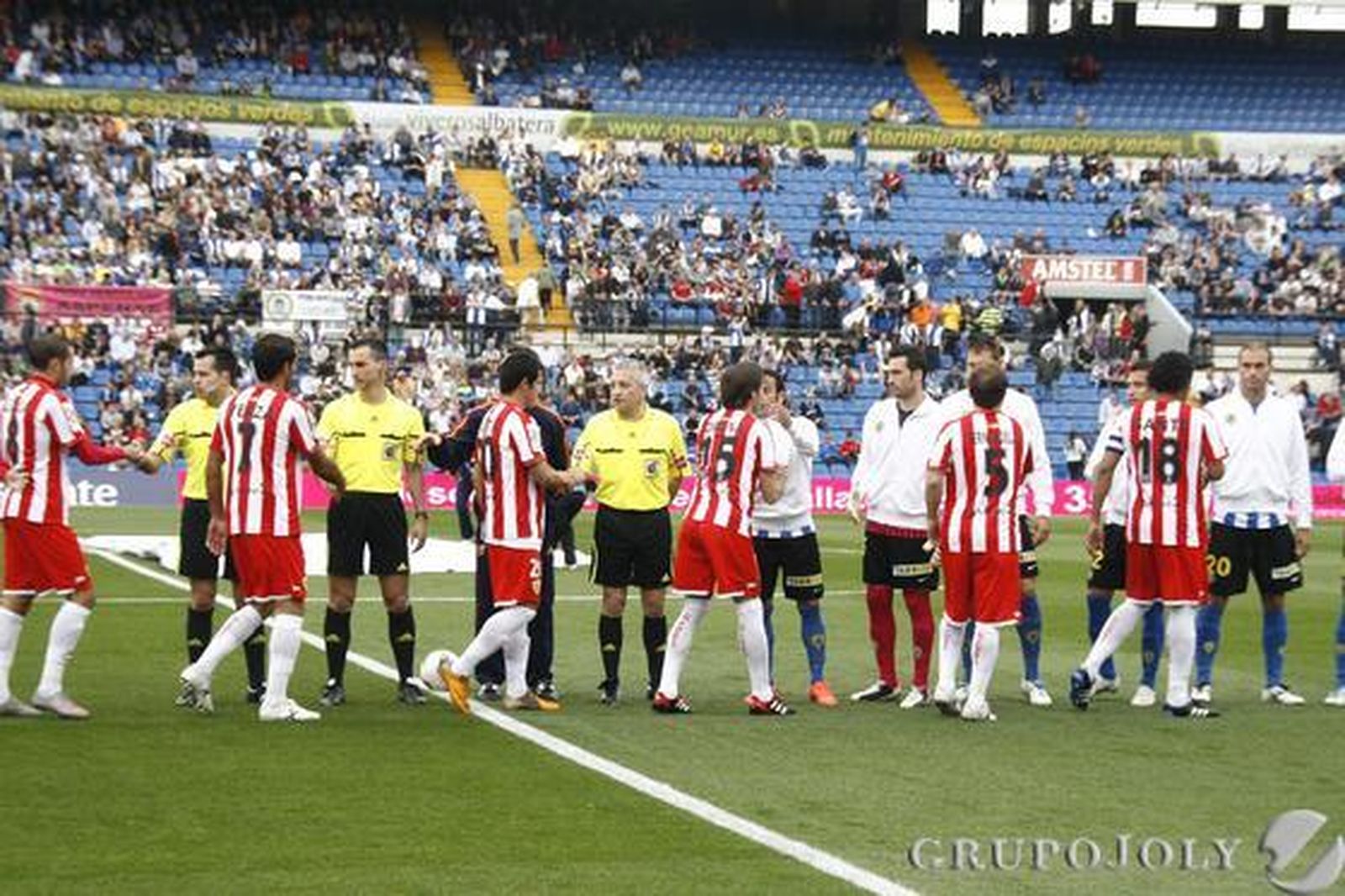 El Almería se lleva un punto del Rico Pérez y se mantiene en la pelea por las plazas de promoción. 

Foto: Rafael Gonzalez
