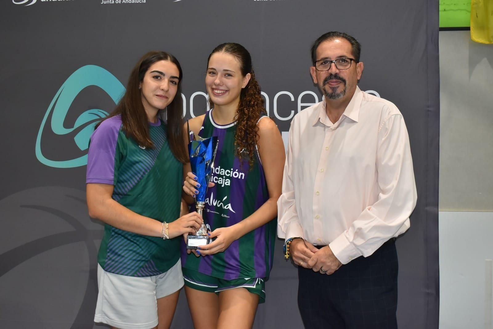 Carla Ramírez, en el centro.