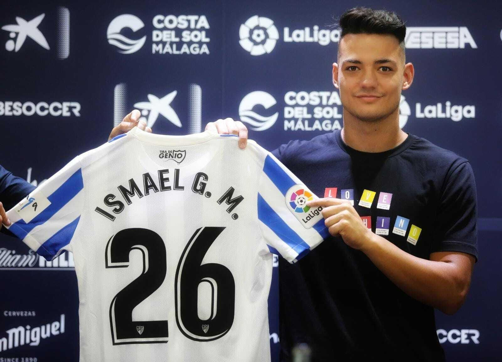 La presentación de Ismael Gutiérrez con el Málaga CF, en fotos