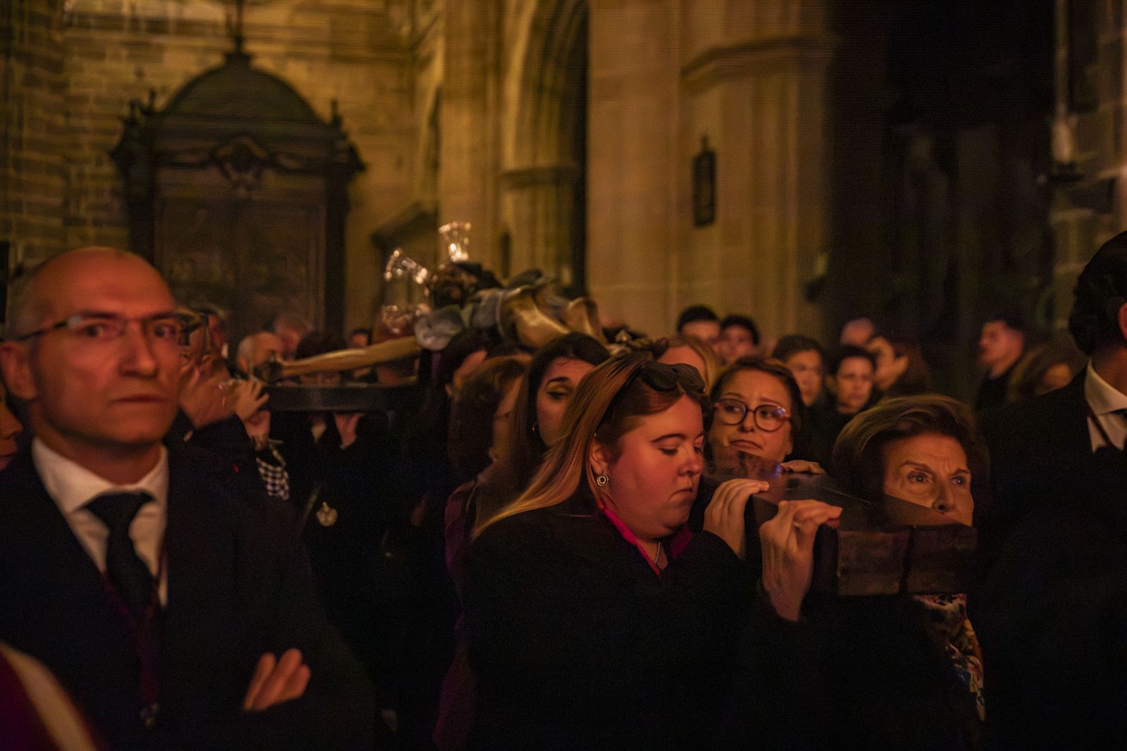 Así fue el viacrucis del Cristo de la Viga por el interior de la Catedral de Jerez