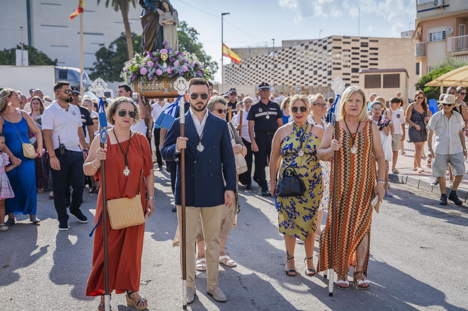 La procesión de la Virgen del Carmen y Santa Ana pone el broche final a las fiestas del Puerto de Roquetas