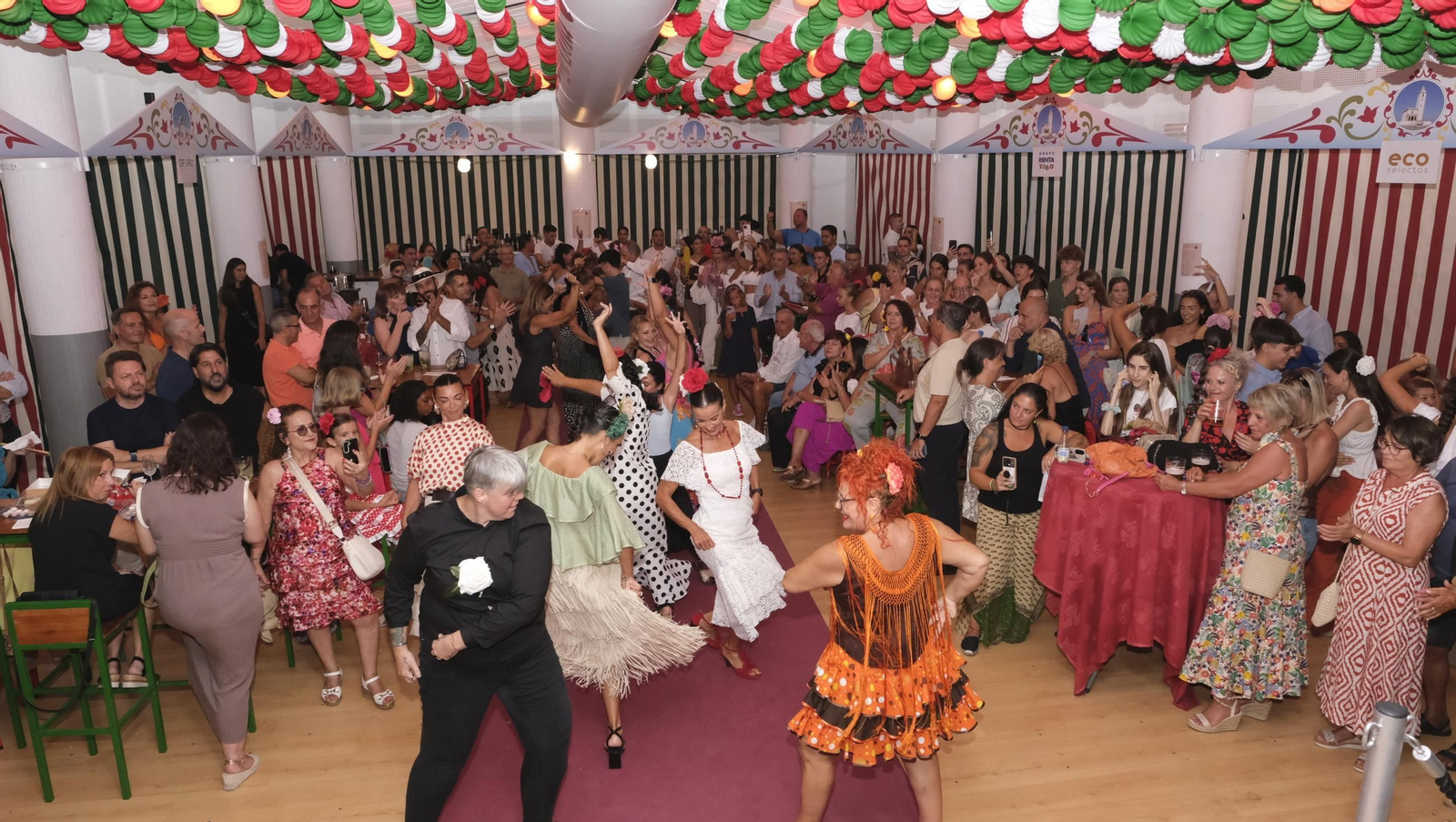 Los almerienses disfrutan del lunes en la Feria del Mediodía