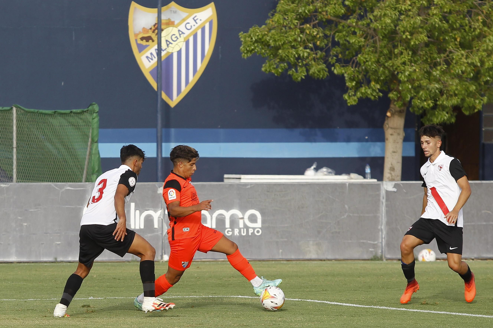 El Málaga CF-Sevilla Atlético, en fotos