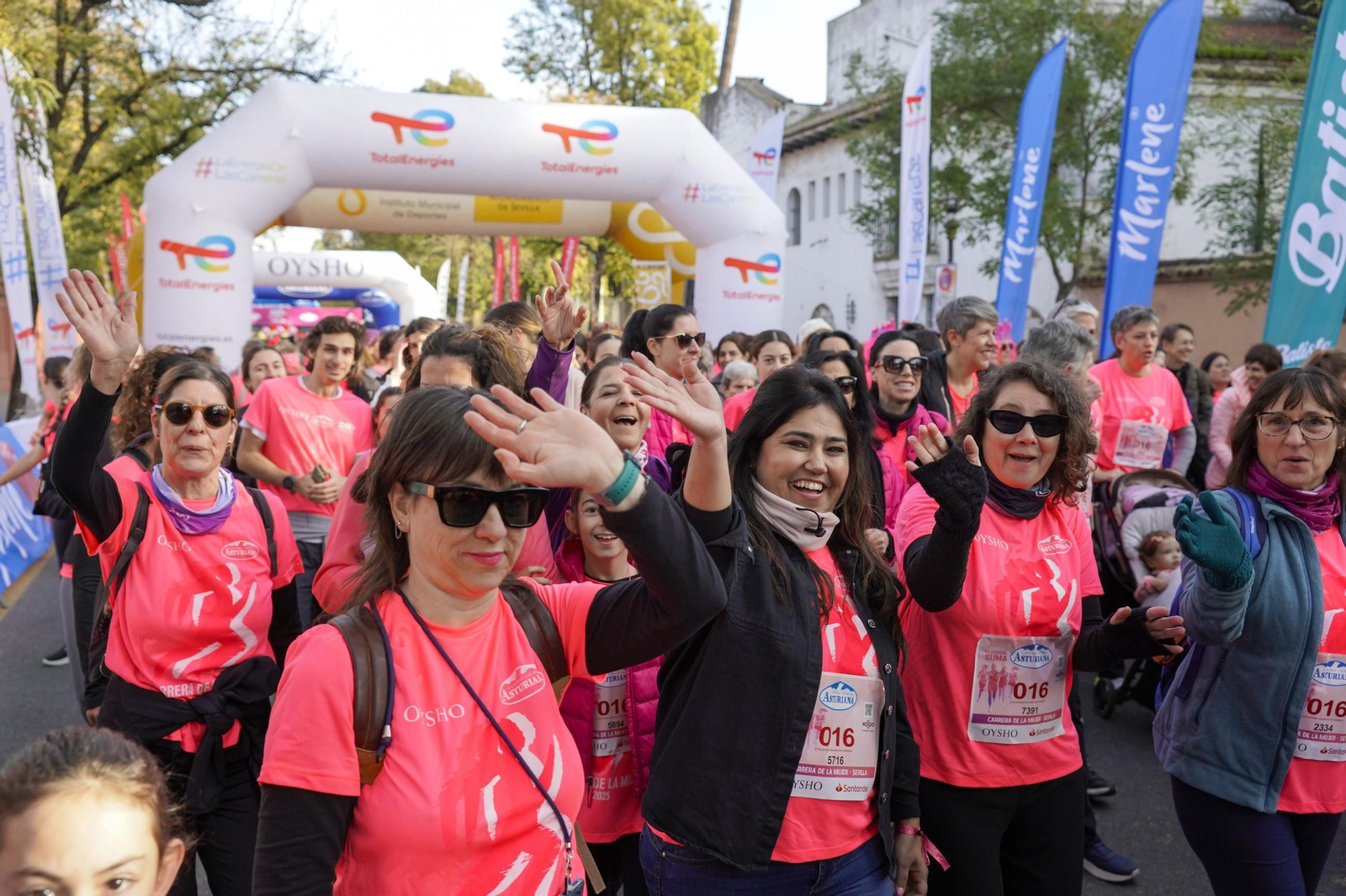 Búscate en las fotos de la Carrera de la Mujer de Sevilla