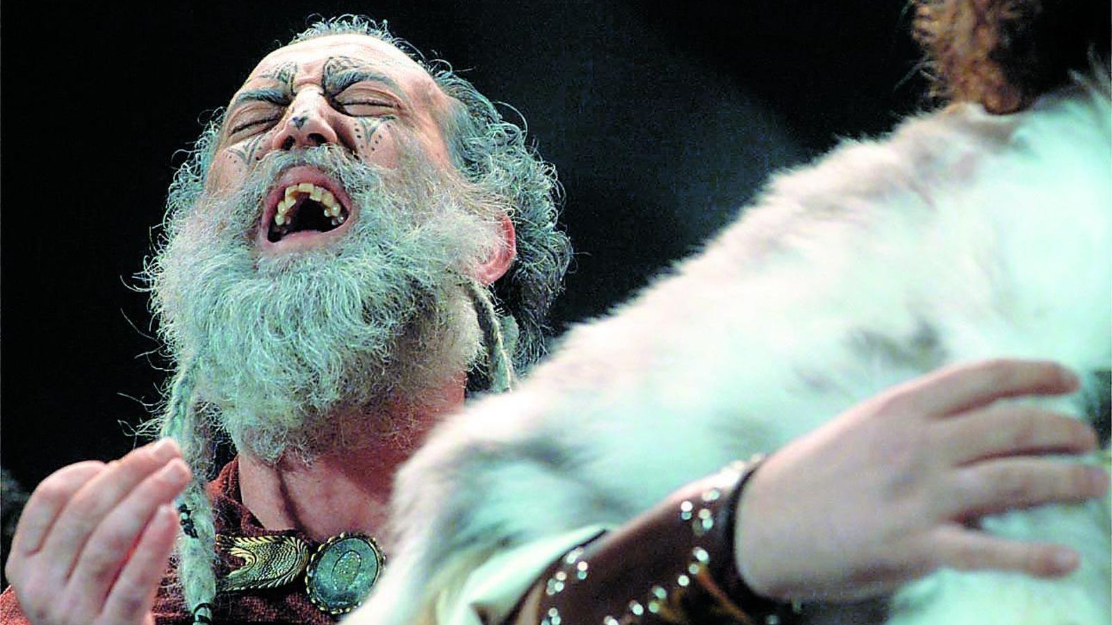 Cantando con la comparsa 'Los vikingos' (2003).