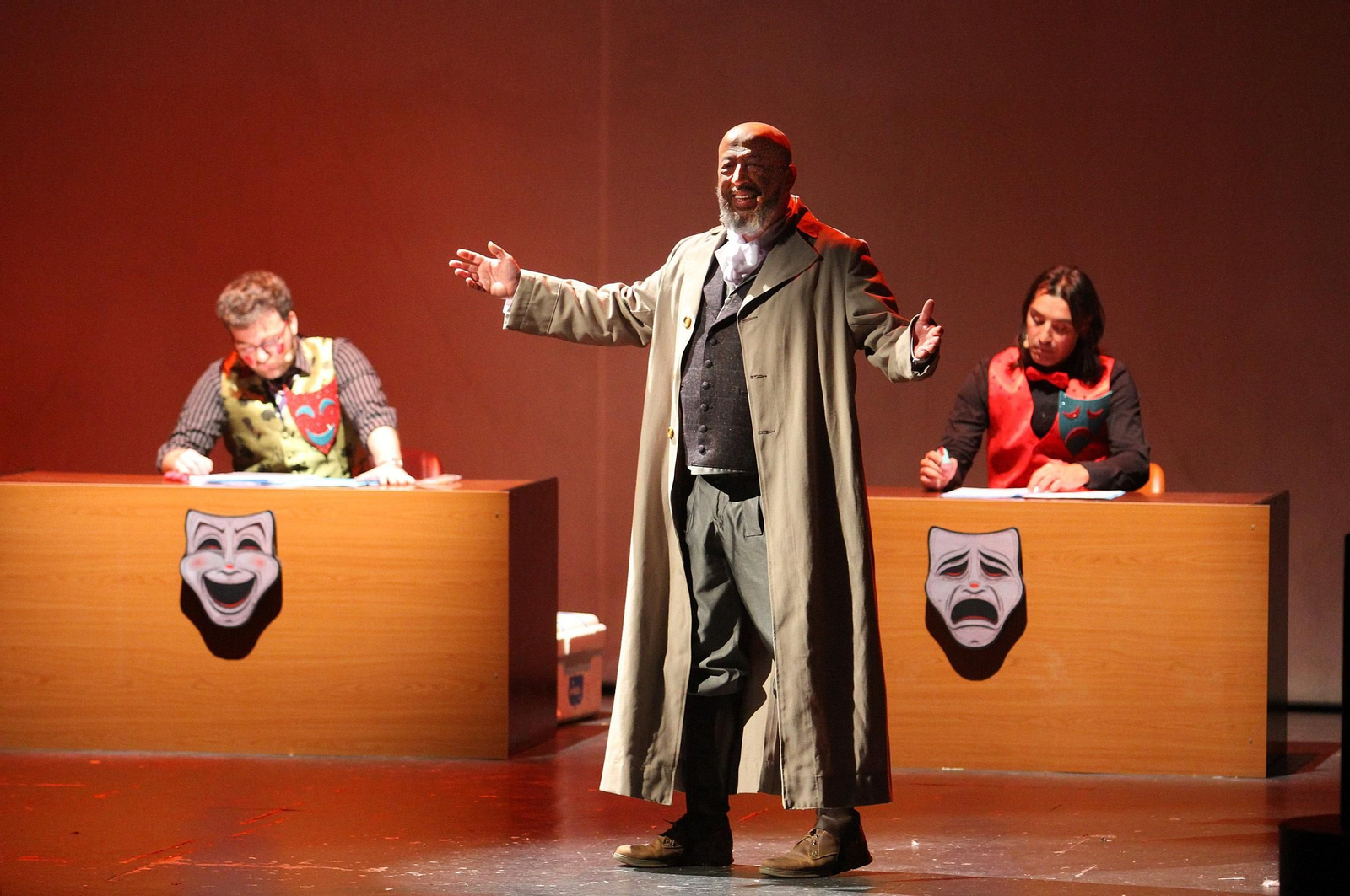 El público arropa a Cabezas en su despedida como pregonero.