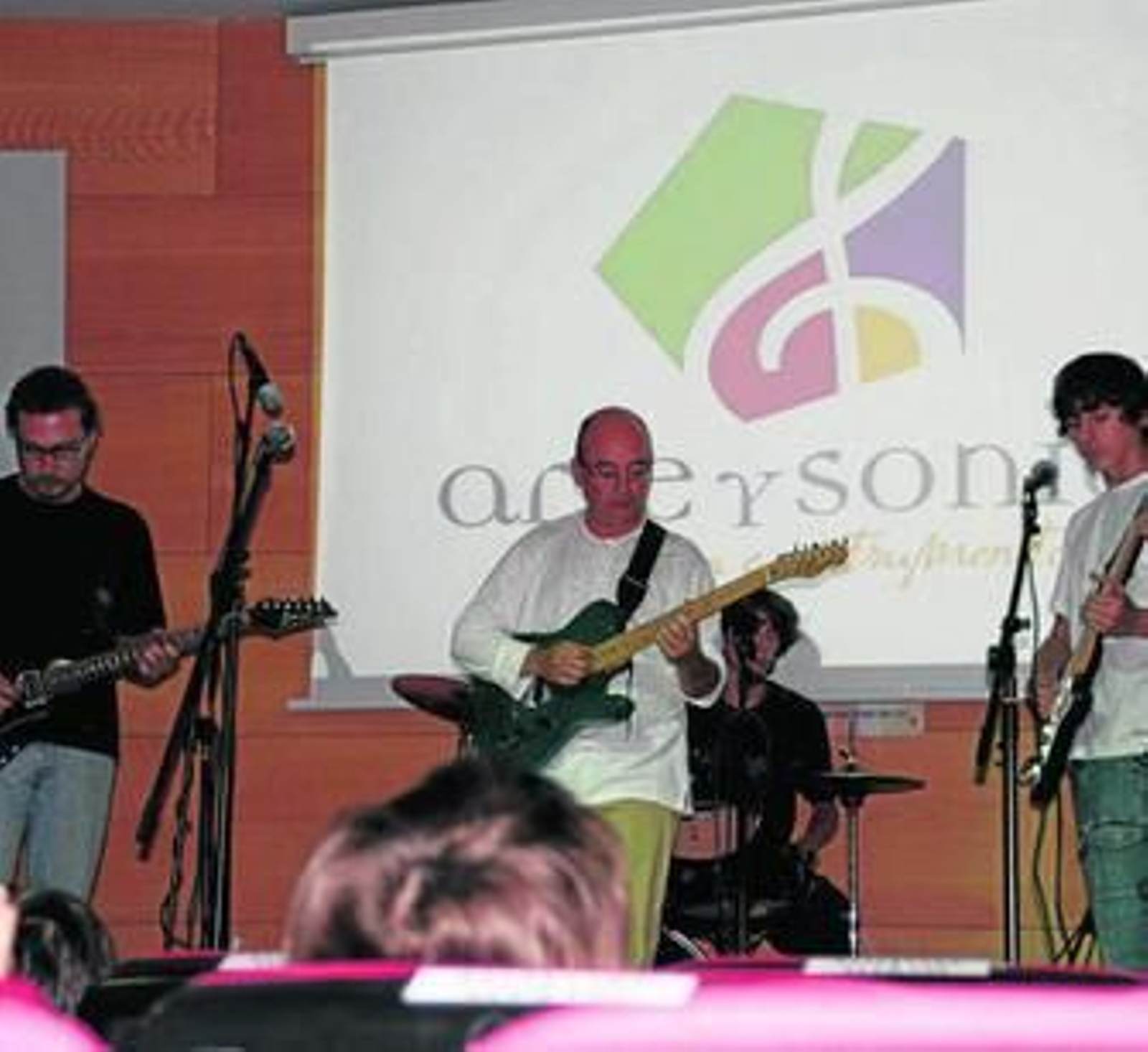 Actuación de la Escuela Arte y Sonido.