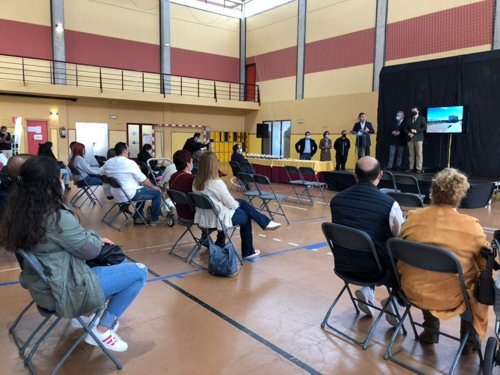 Un momento de la entrega de las 24 VPO de Encinarejo.