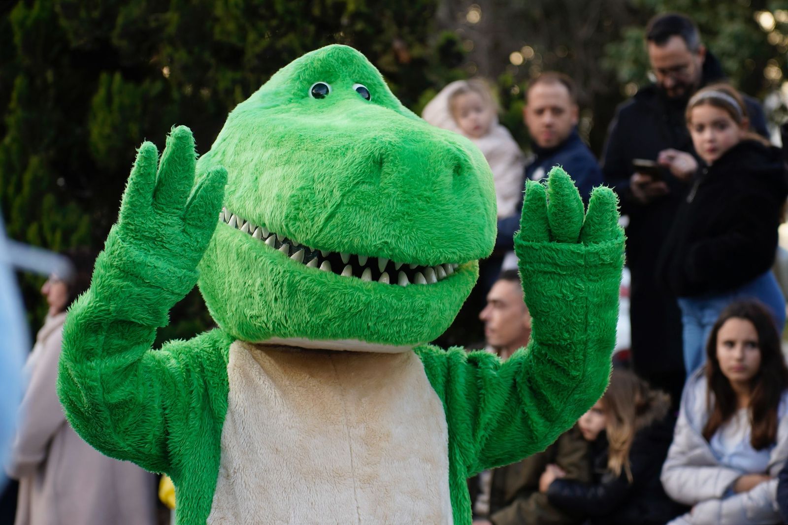 Búscate en las fotos de la cabalgata de Reyes Magos 2026 en Algeciras