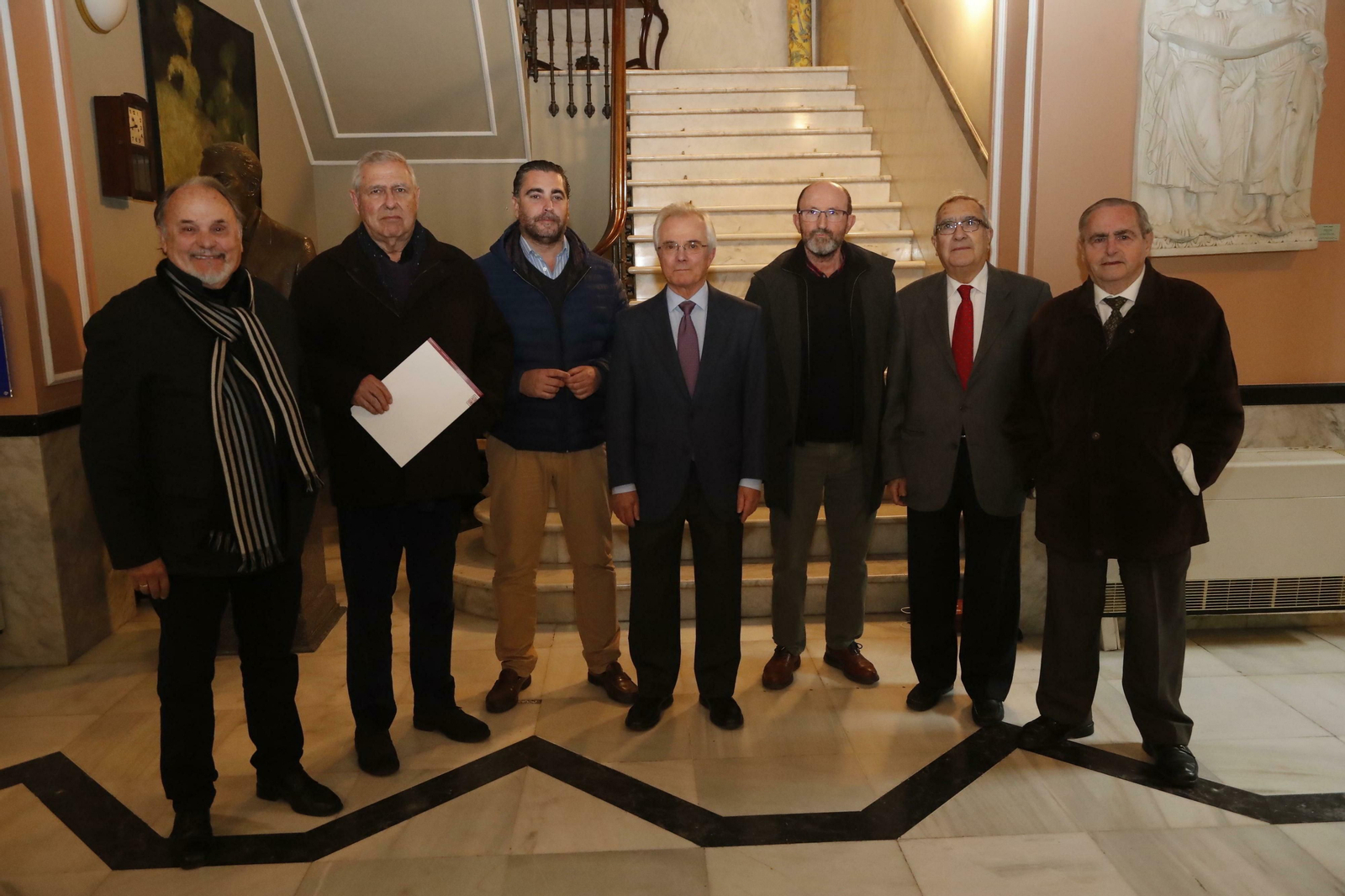 Los participantes en la mesa redonda sobre el Monumento a Cervantes.