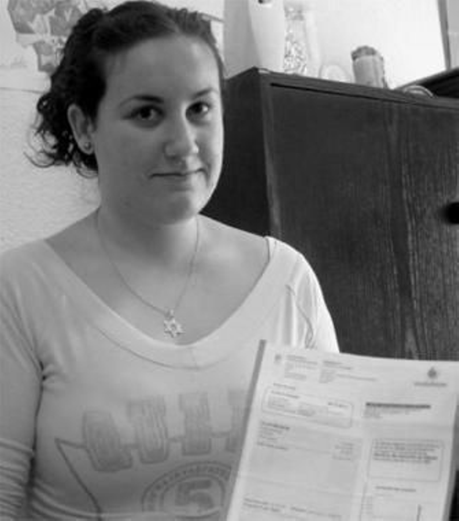 Vanessa, con la notificación que recibió de Vodafone el 15 de febrero.