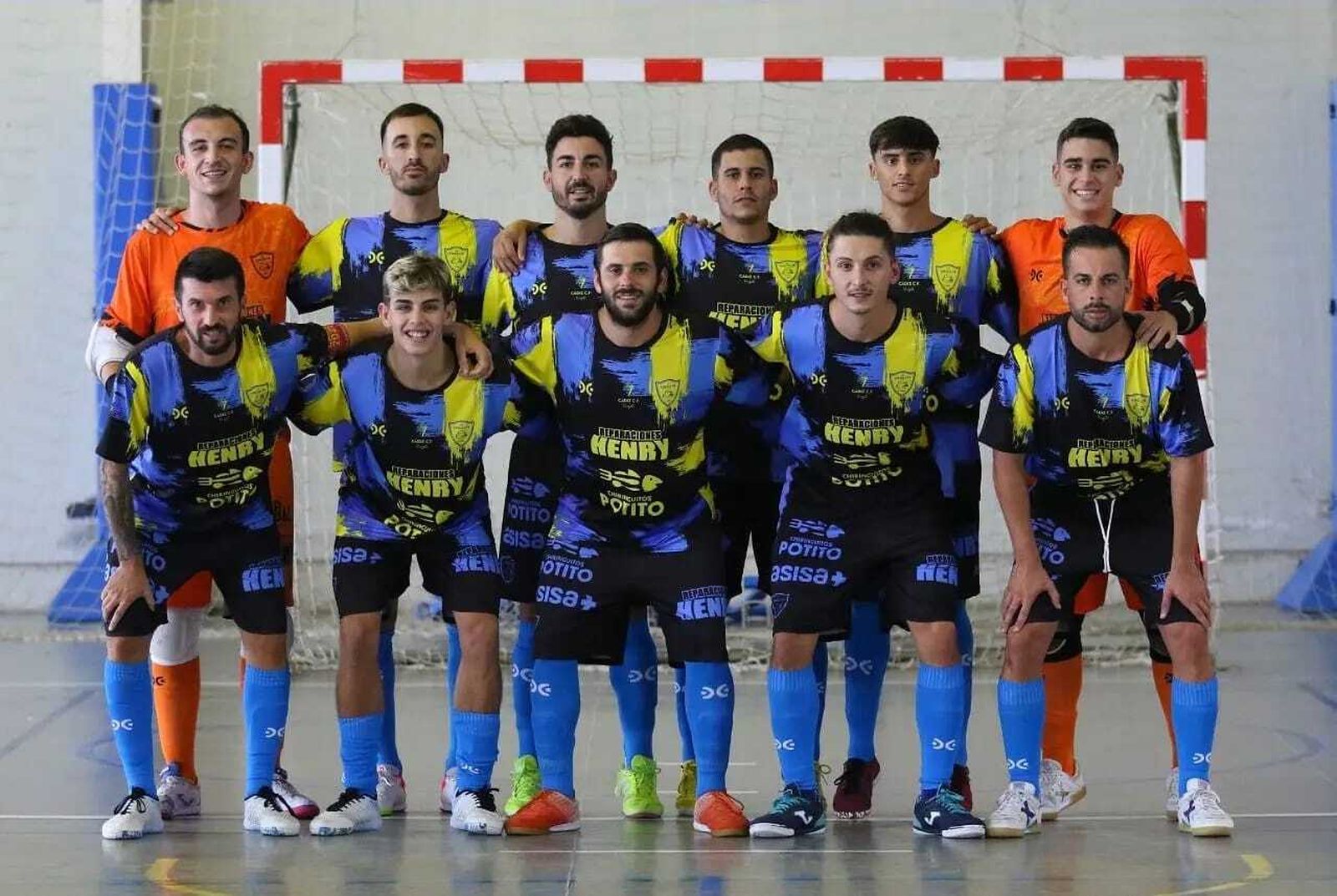 El Cádiz CF Virgili estrenó la segunda equipación en Alcalá de Guadaira.