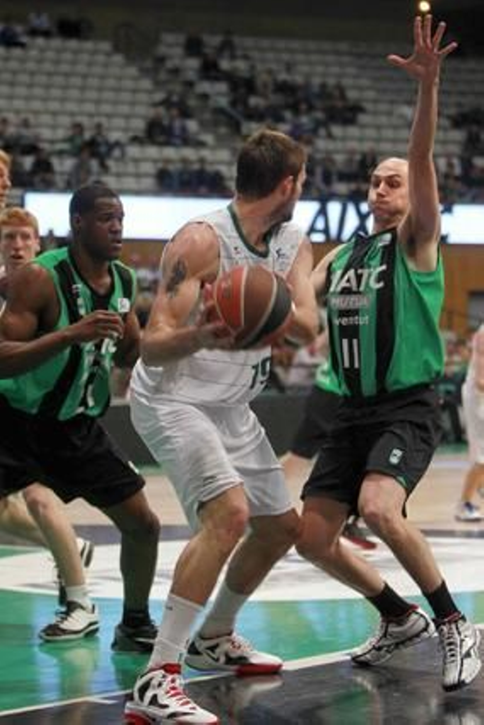 Encuentro entre el Joventut-Unicaja 

Foto: EFE / ACB