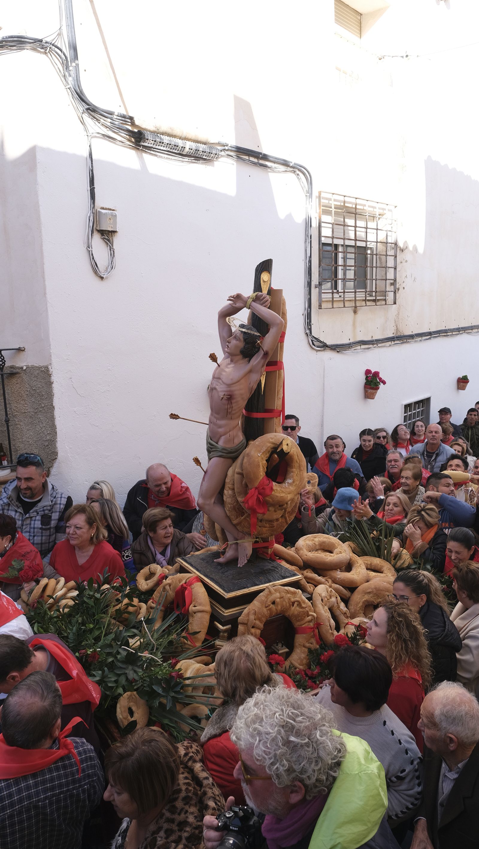 Procesión de San Sebastián y tirada de roscos en Lubrín, en imágenes