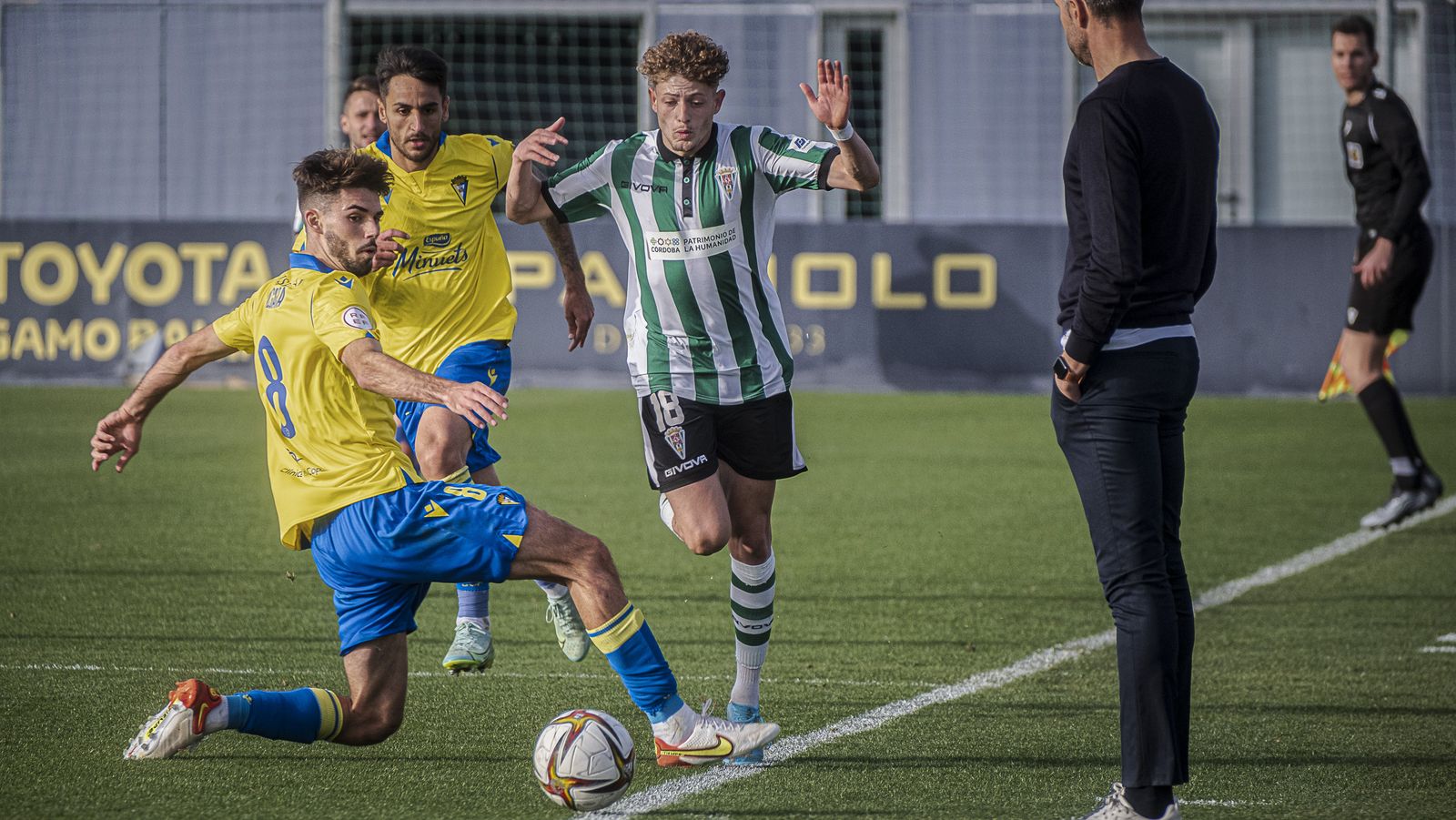 Las imágenes del triunfo del Córdoba CF ante el Cádiz B