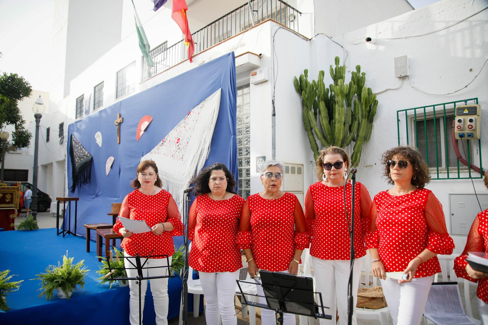 Ofrenda floral y misa durante la última jornada de las fiestas de Campohermoso Ofrenda floral y misa durante la última jornada de las fiestas de Campohermoso