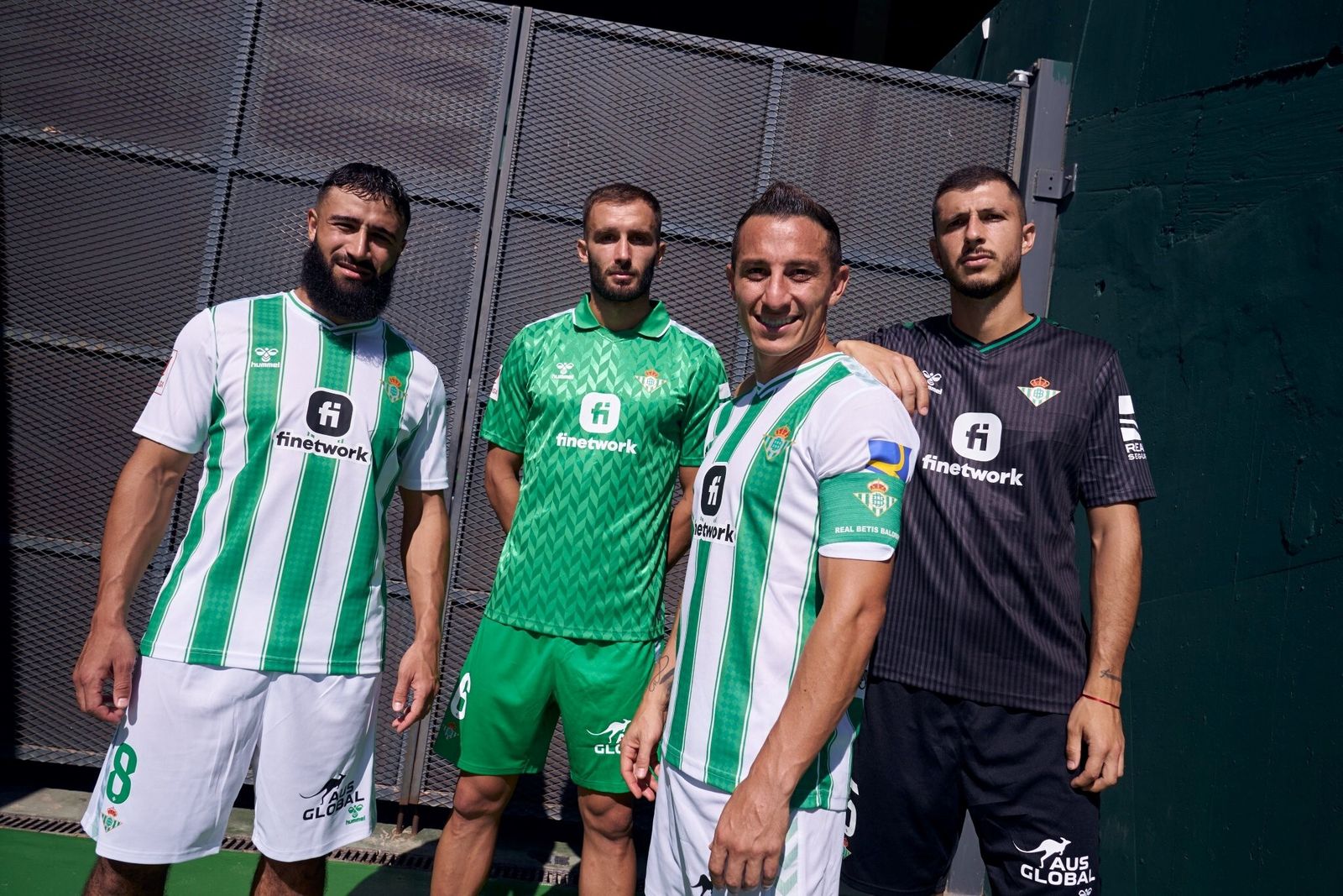 Los  capitanes del Betis.