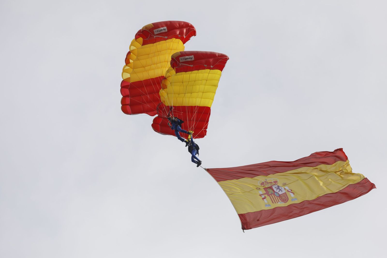 Las Fuerzas Armadas desembarcan en Motril: buques, paracaidistas y helicópteros en primera línea de playa