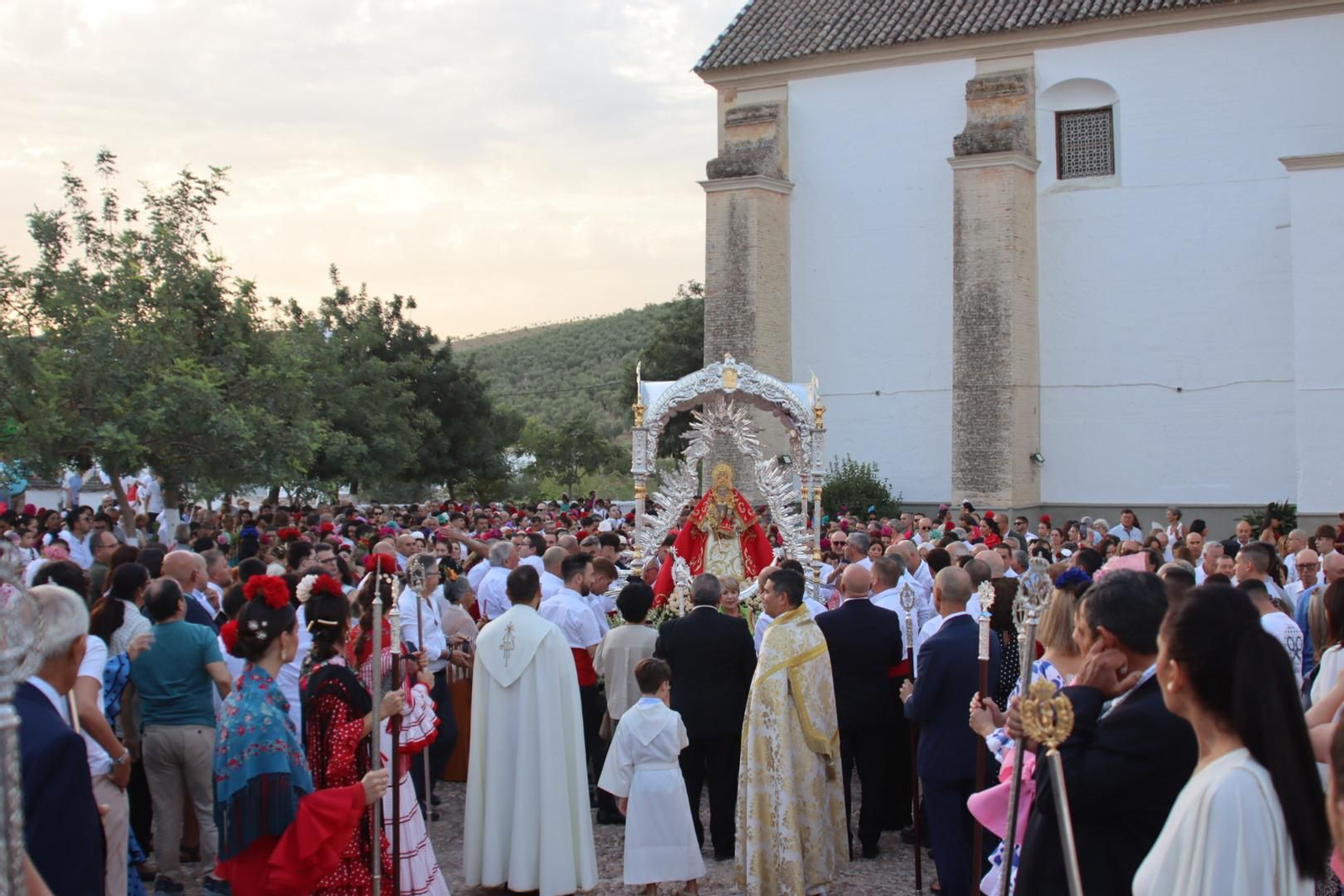 La procesión de Virgen del Valle de Santaella, en imágenes