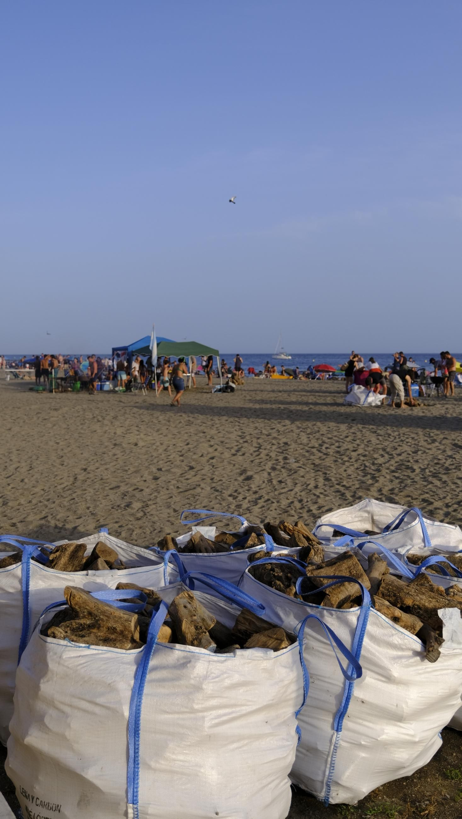 La Noche de San Juan en Almería, en imágenes