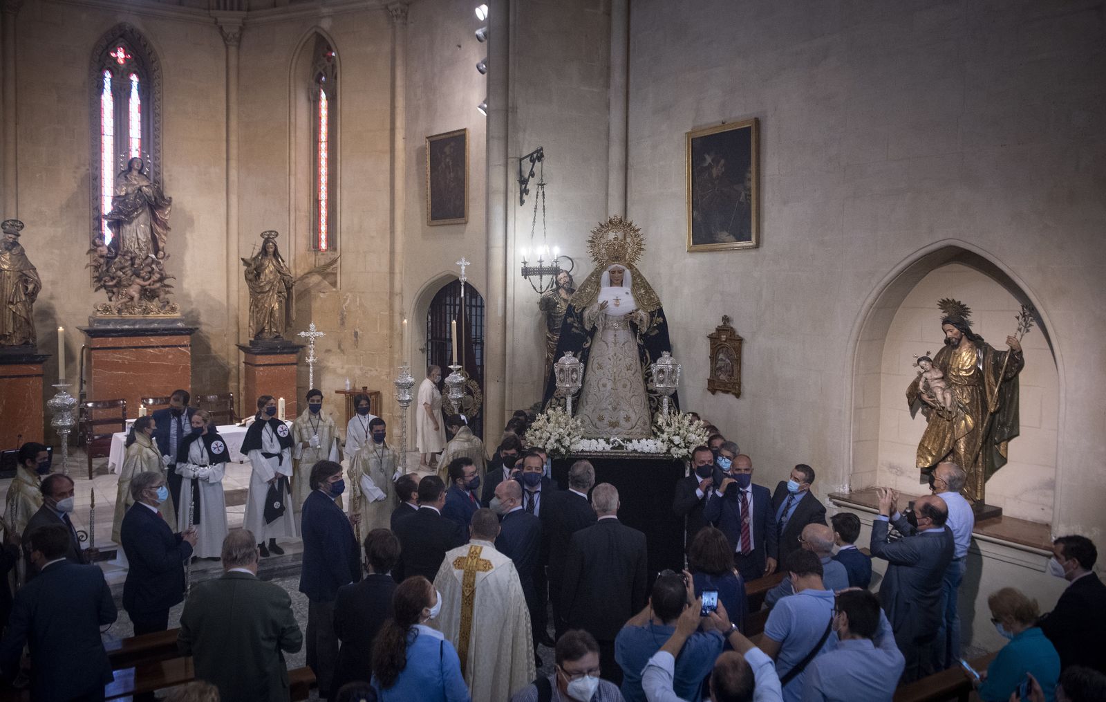 Rosario de la aurora con la Virgen del Dulce Nombre