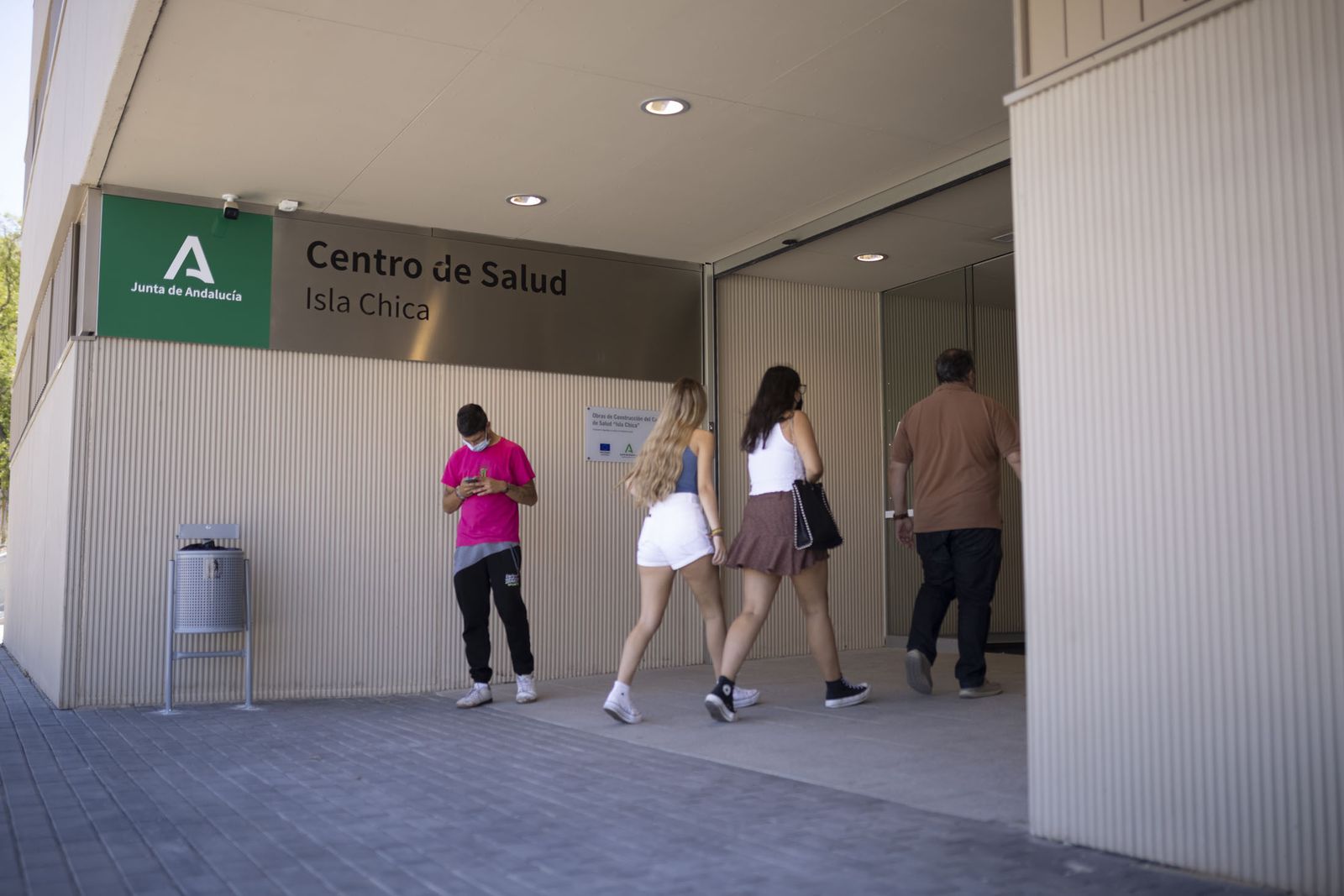Inmediaciones del centro de salud de Isla Chica.