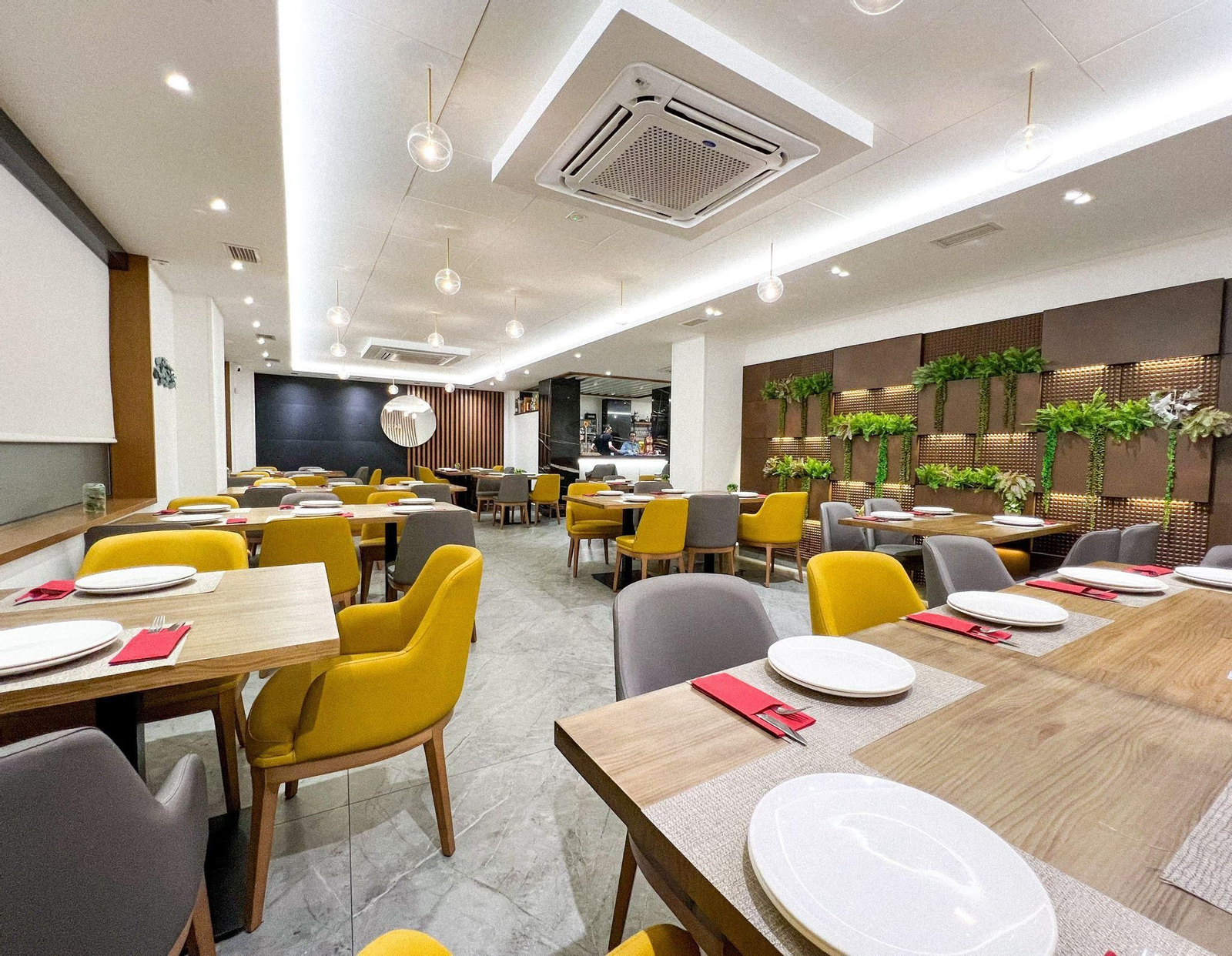 La Torre de Adra irá a parar al restaurante Los Finos.