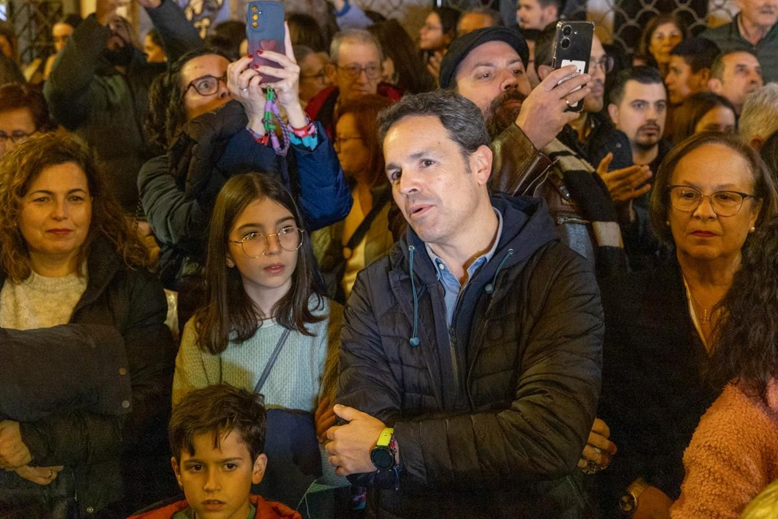Jaén enciende su Navidad con sus habitantes echados a la calle