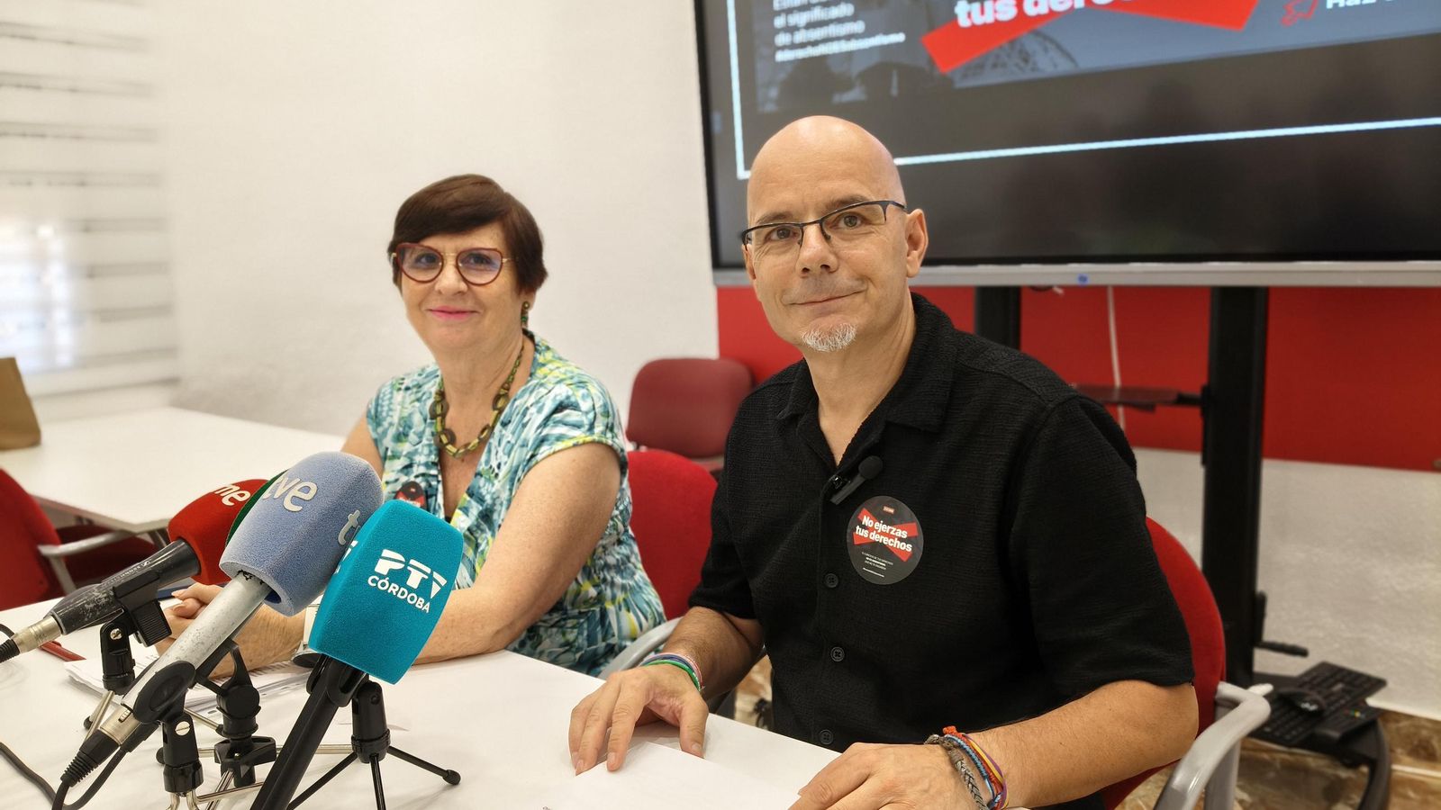 La secretaria de Salud Laboral de CCOO de Andalucía, María José López, y el secretario provincial, Aurelio Martín