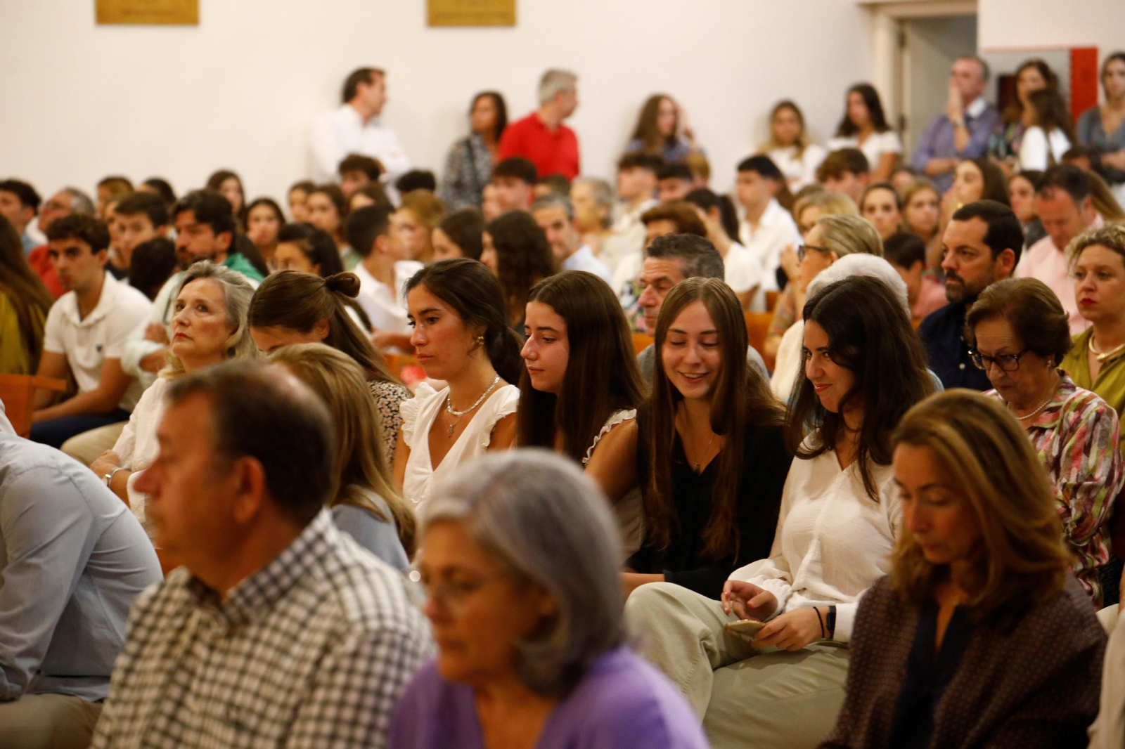 La misa en la parroquia de la Esperanza de Córdoba por Álvaro Prieto, en imágenes