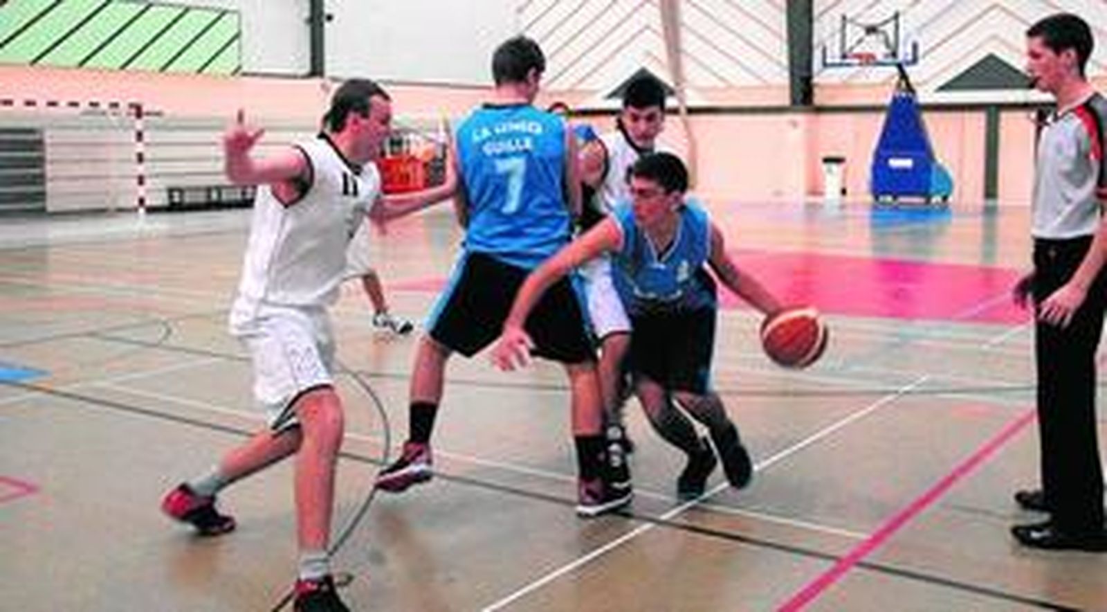 Los equipos del CB Cimbis no tuvieron fortuna a excepción del cuadro cadete que logró una doble victoria.