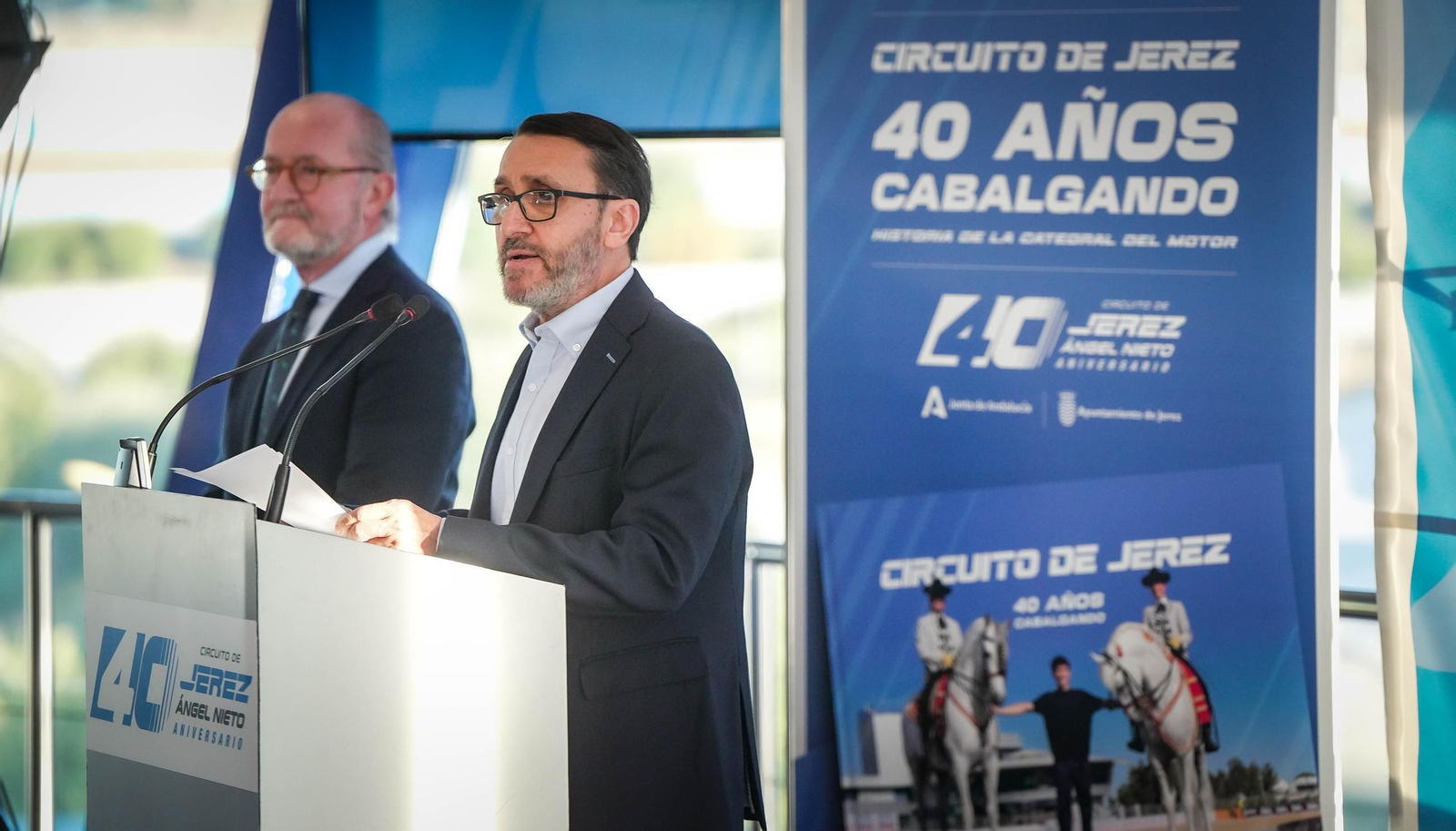 Imágenes de la presentación del libro '40 años Cabalgando' en el Circuito de Jerez