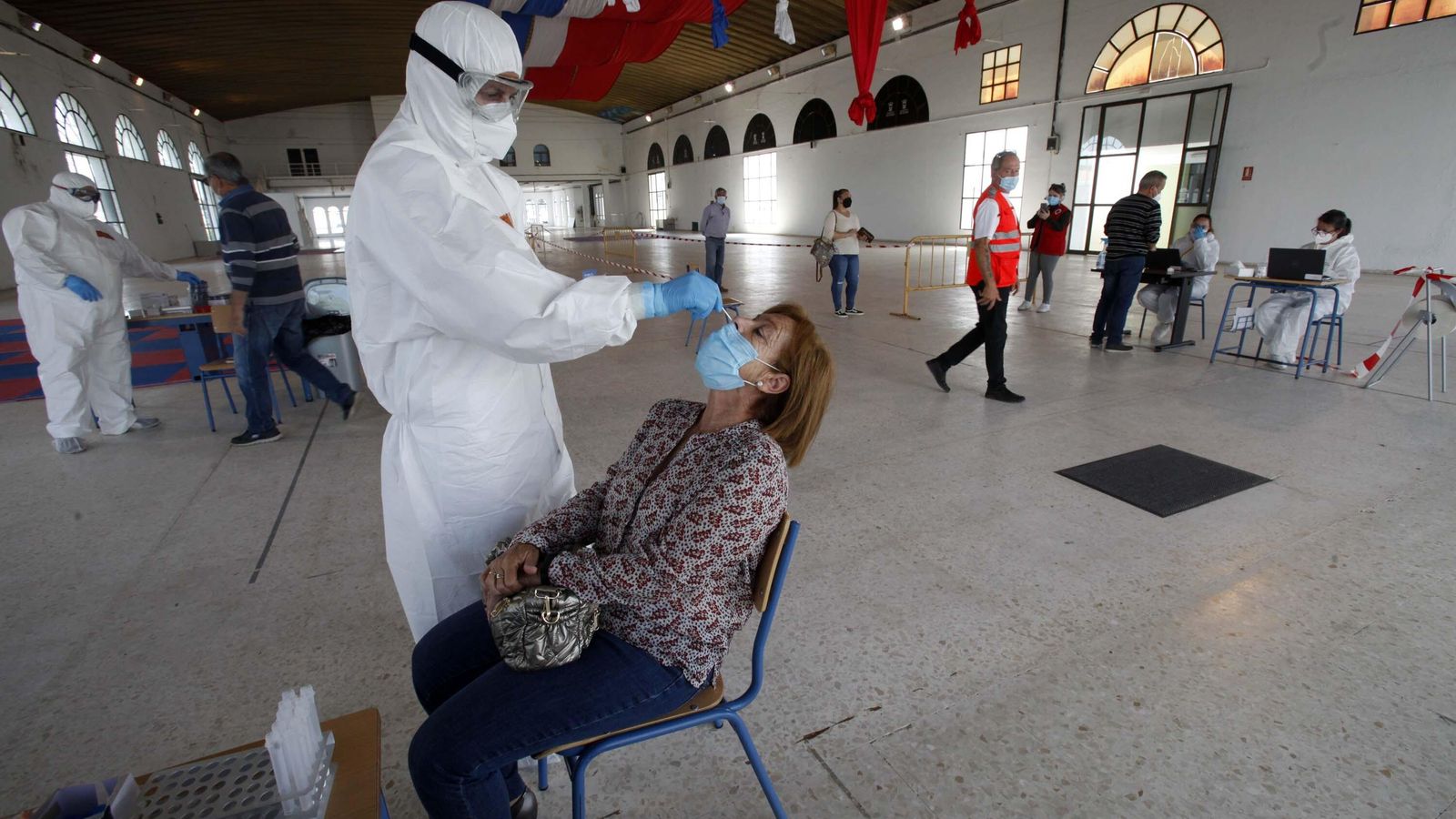 Un total de 932 personas fueron citadas ayer en el pabellón de congresos de Cartaya