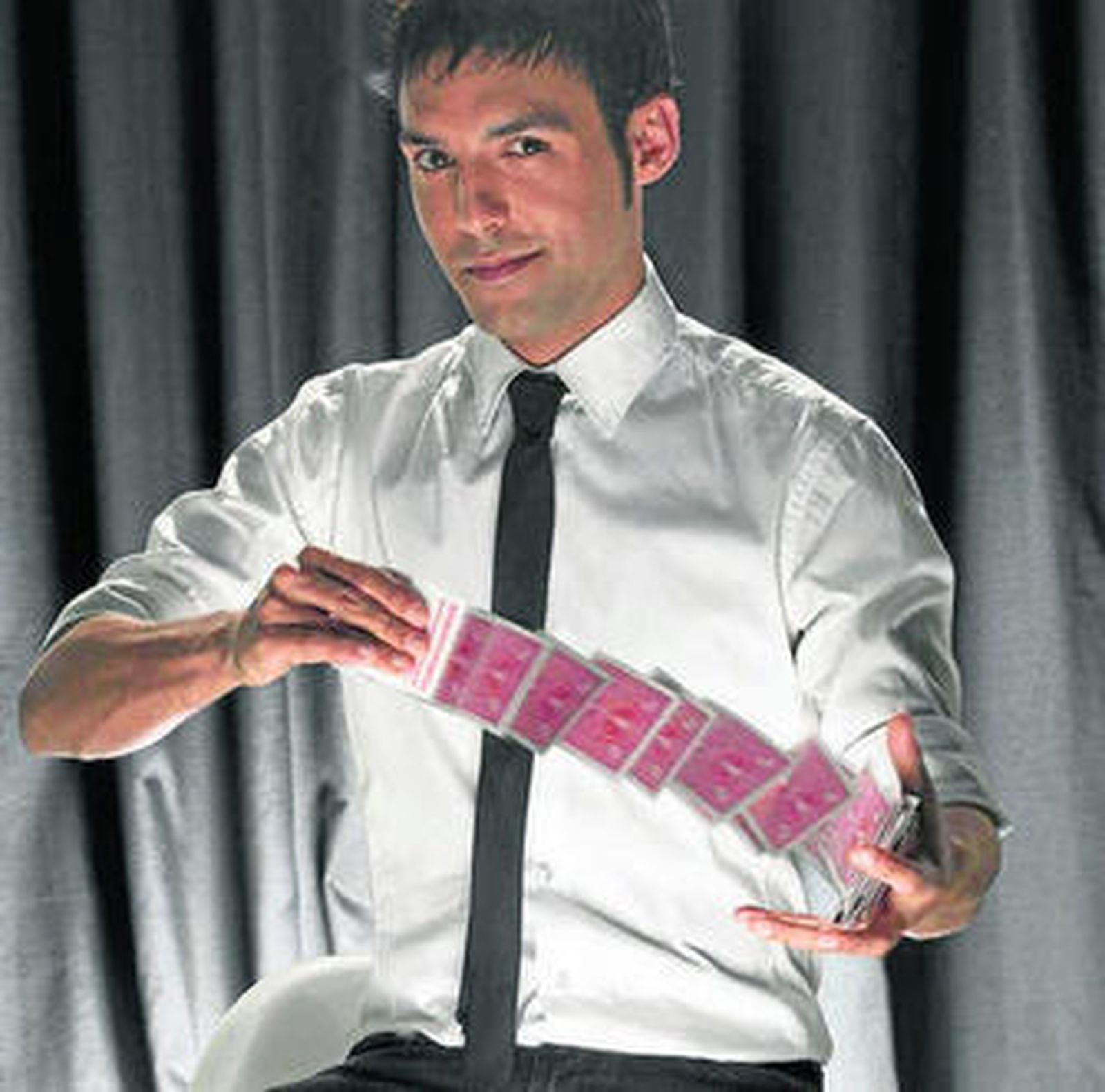 Los trucos de Antonio Díaz, El Mago Pop, llegan esta noche a Discovery Max.