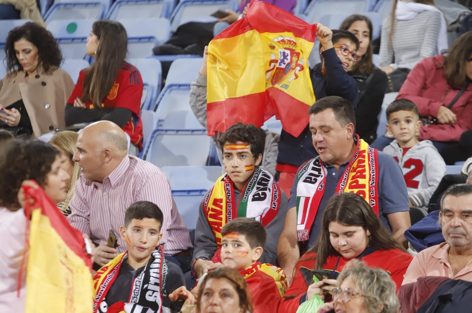 Gran ambiente para ver la selección española sub-21 en Huelva